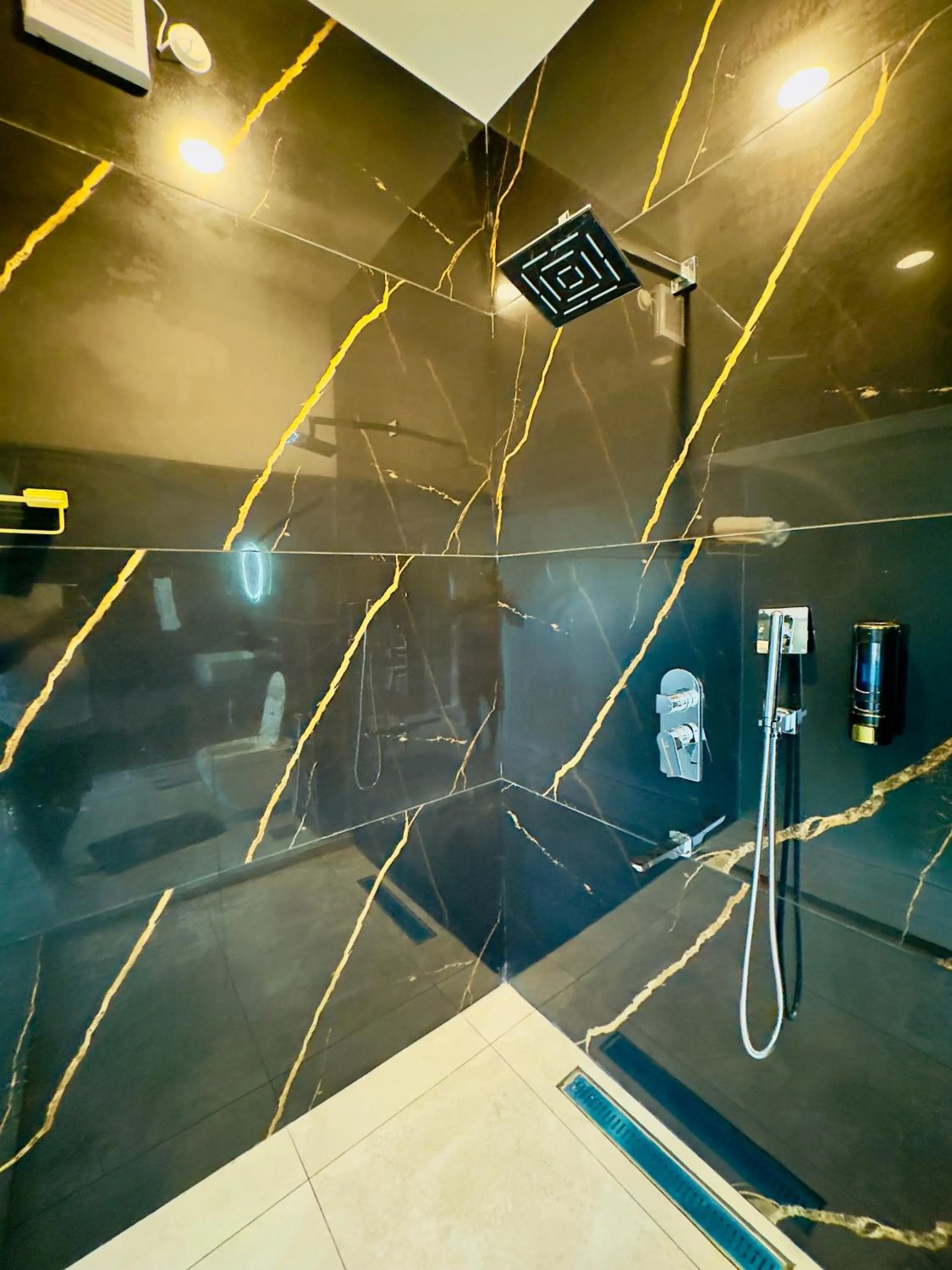 Bathroom in Misty Wonders