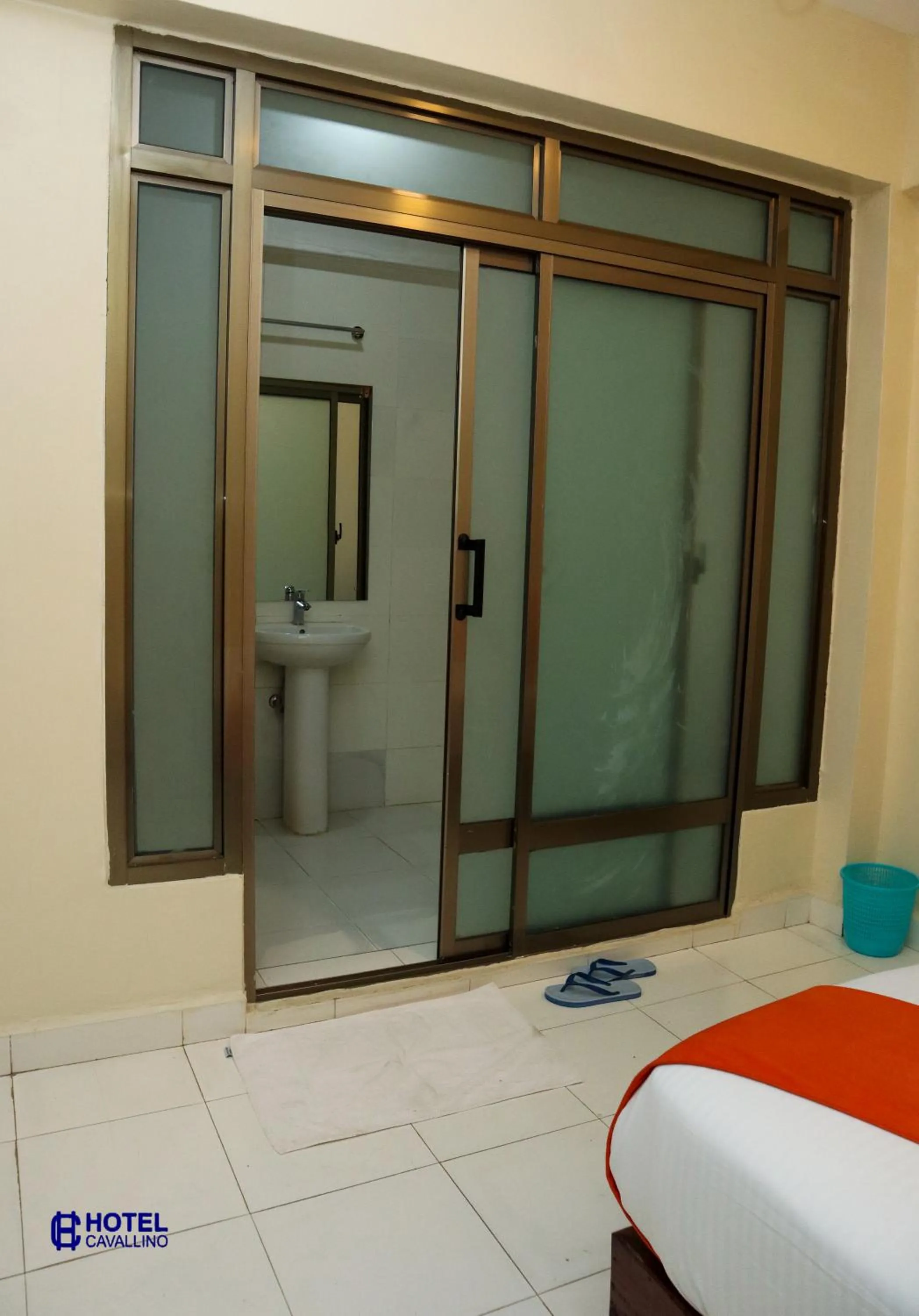 Shower, Bed in Hotel Cavallino