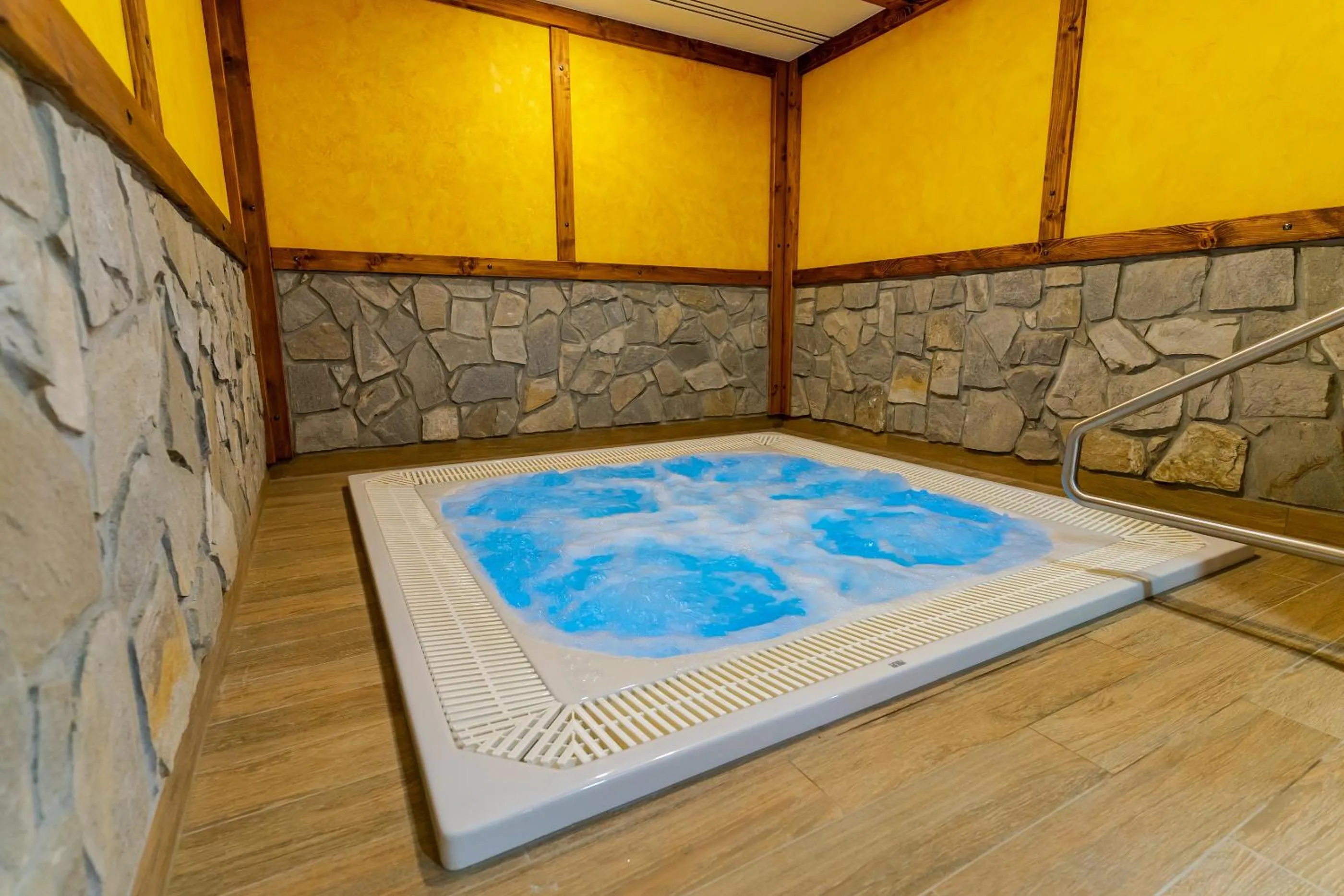 Hot Tub in Spa & Wellness Hotel Fitak****