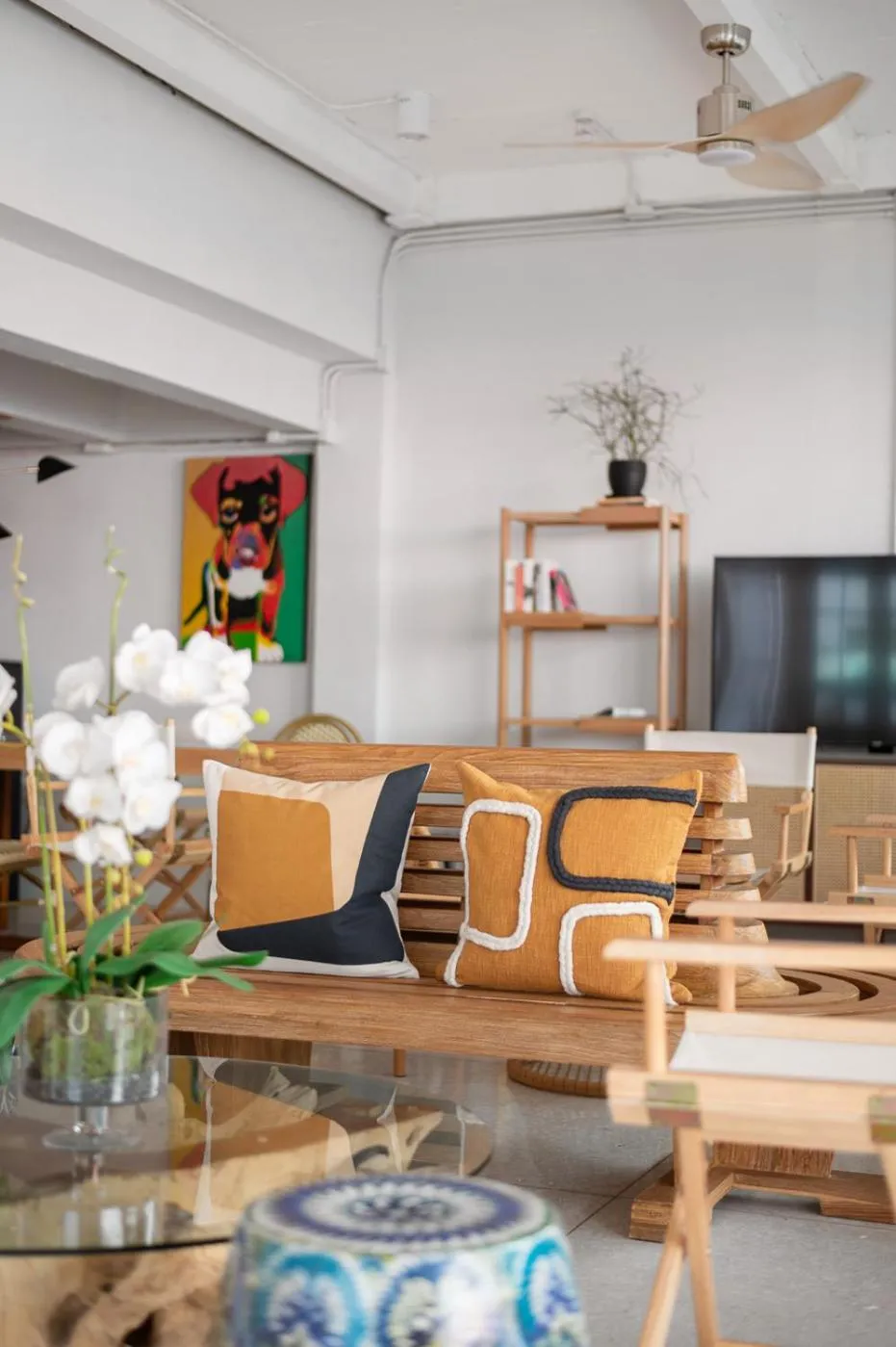 Communal lounge/ TV room in Unplugged at Bangrak Design Hostel