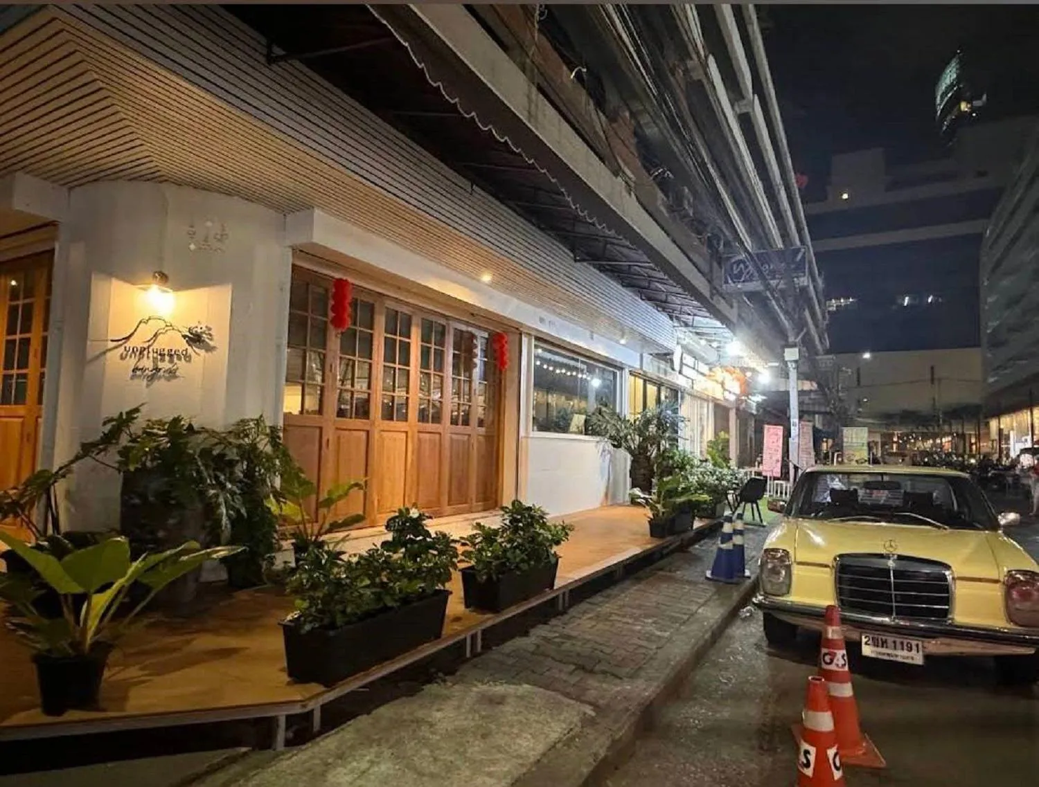 Property building in Unplugged at Bangrak Design Hostel