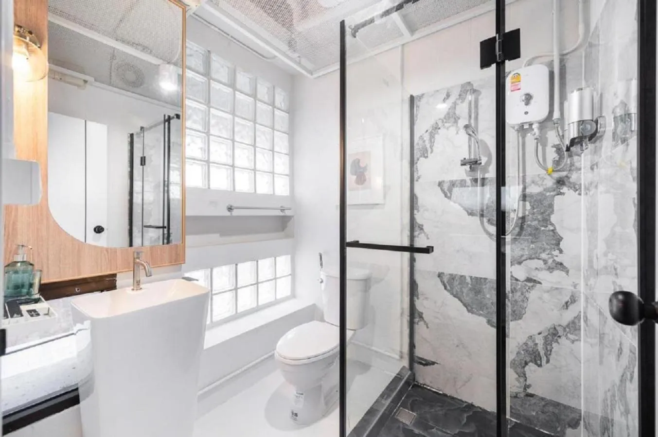 Shower in Unplugged at Bangrak Design Hostel