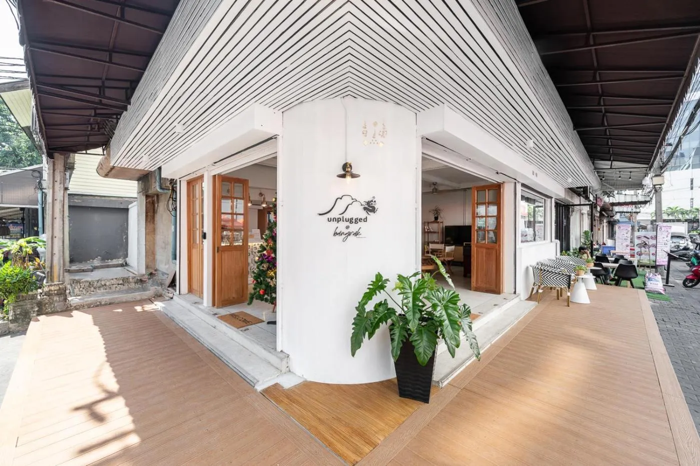 Day in Unplugged at Bangrak Design Hostel