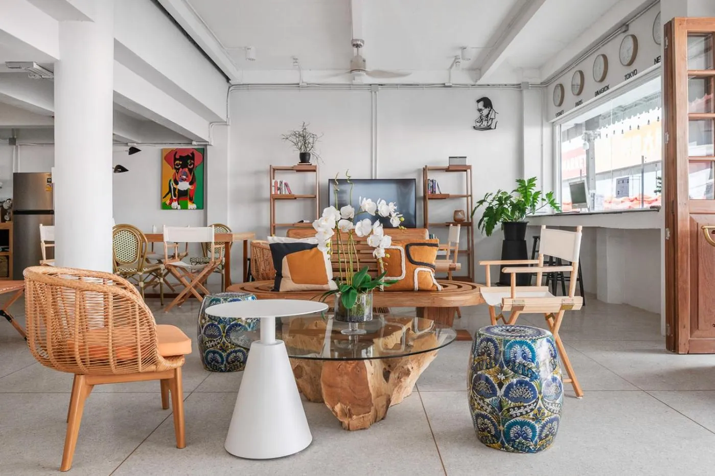 Communal lounge/ TV room in Unplugged at Bangrak Design Hostel