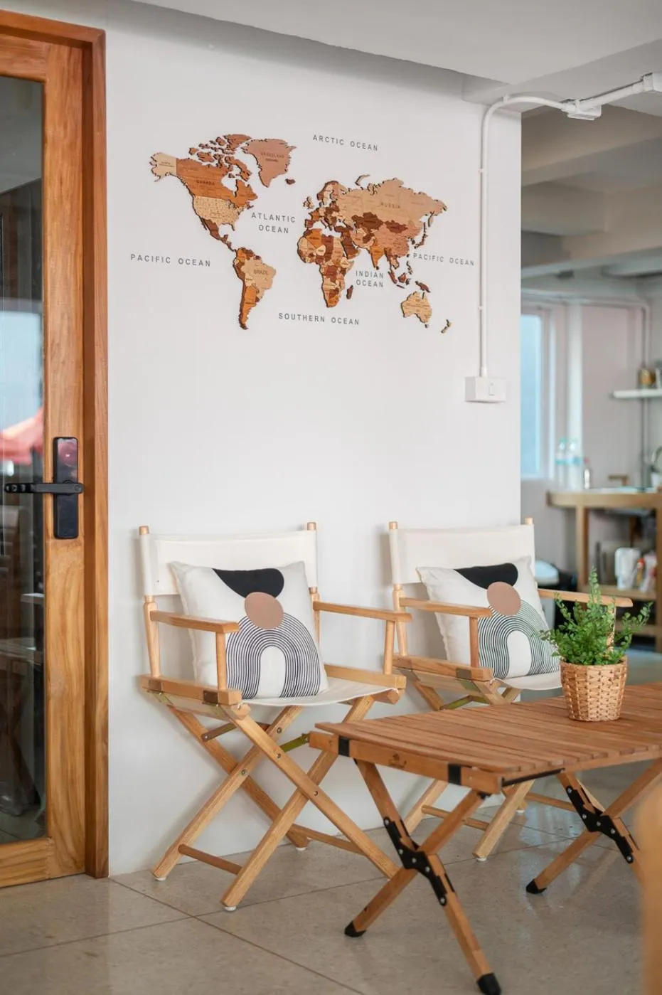 Living room in Unplugged at Bangrak Design Hostel