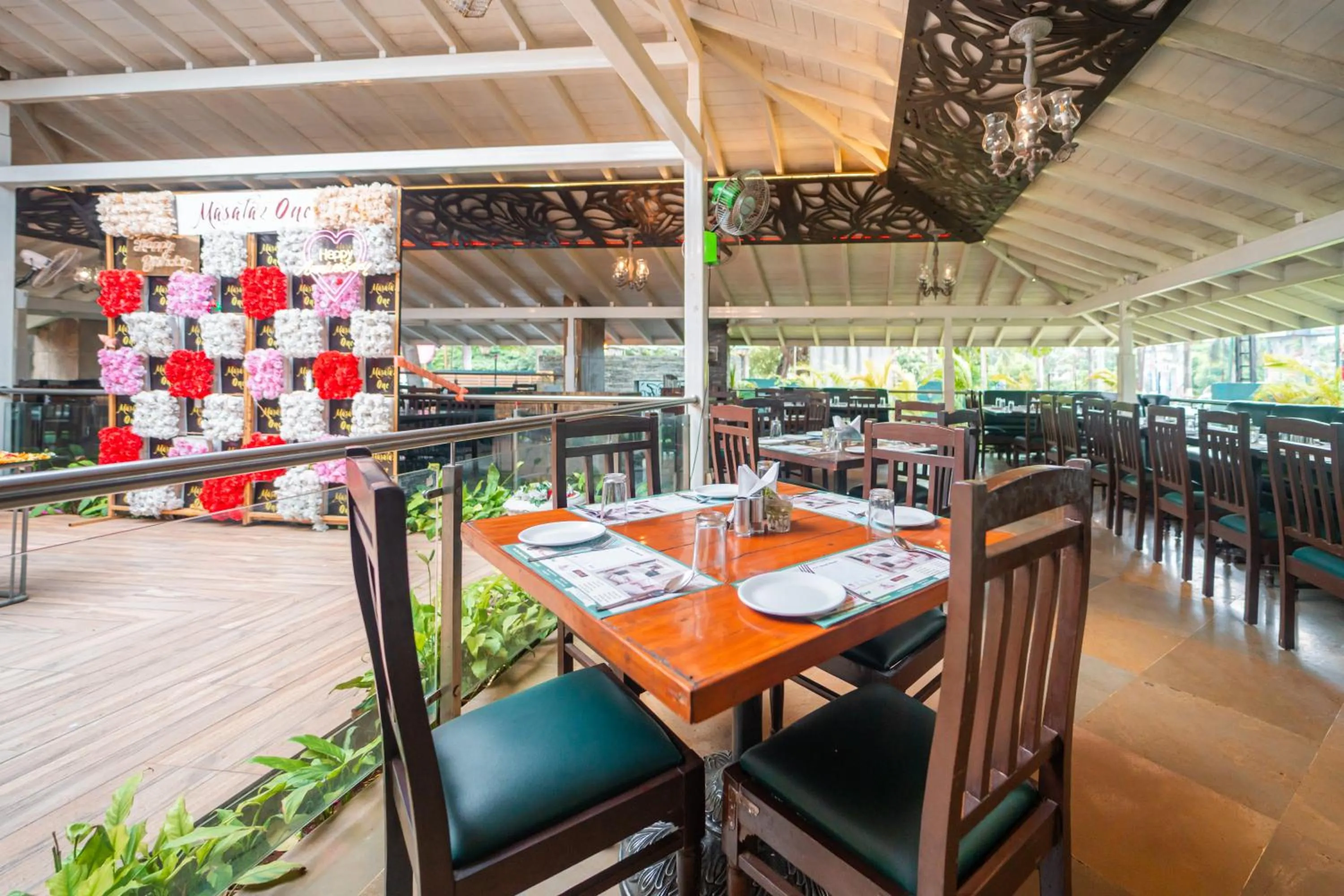 Restaurant/places to eat in Treebo Sai Rekha Inn