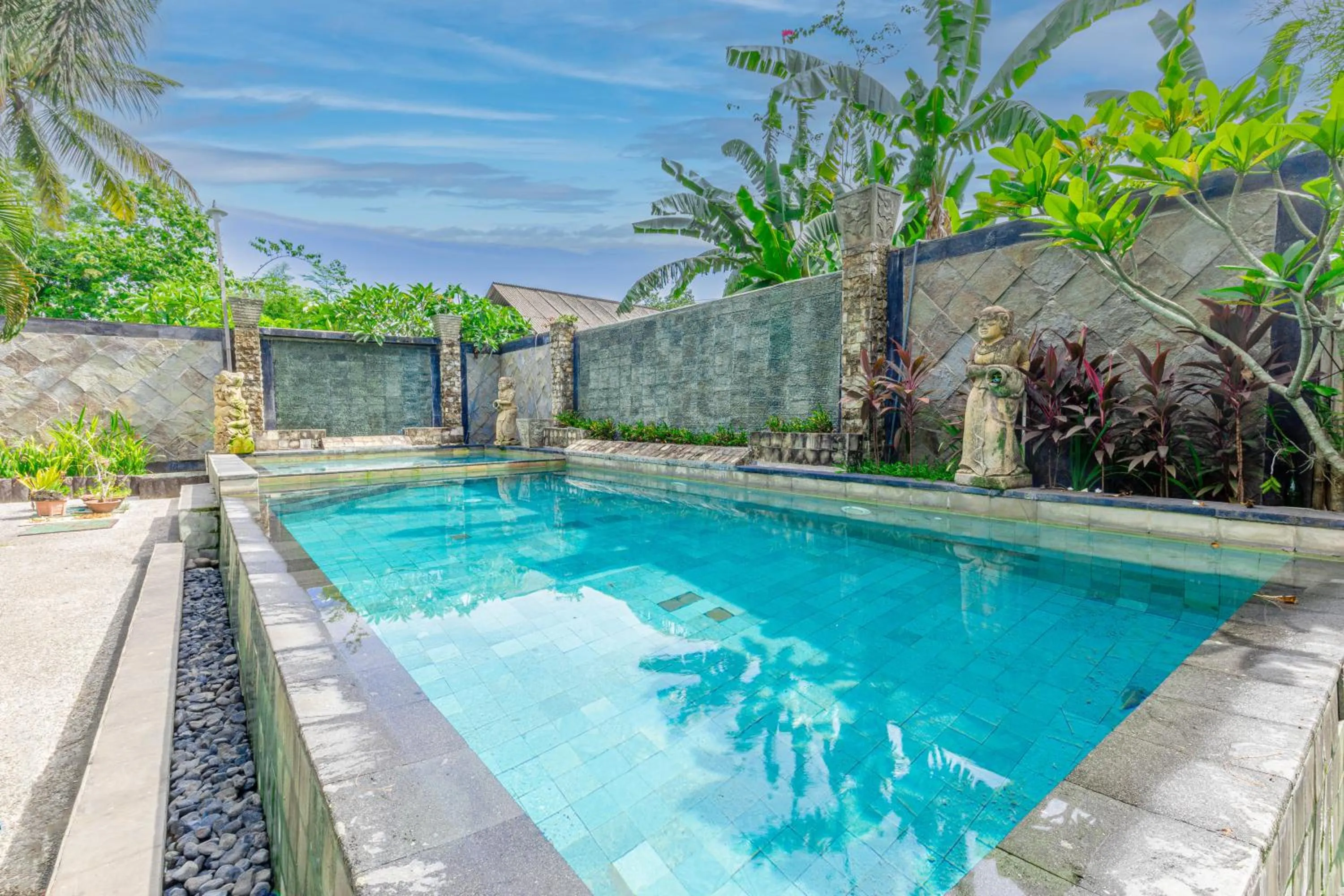 Swimming pool in Green Asri Hotel