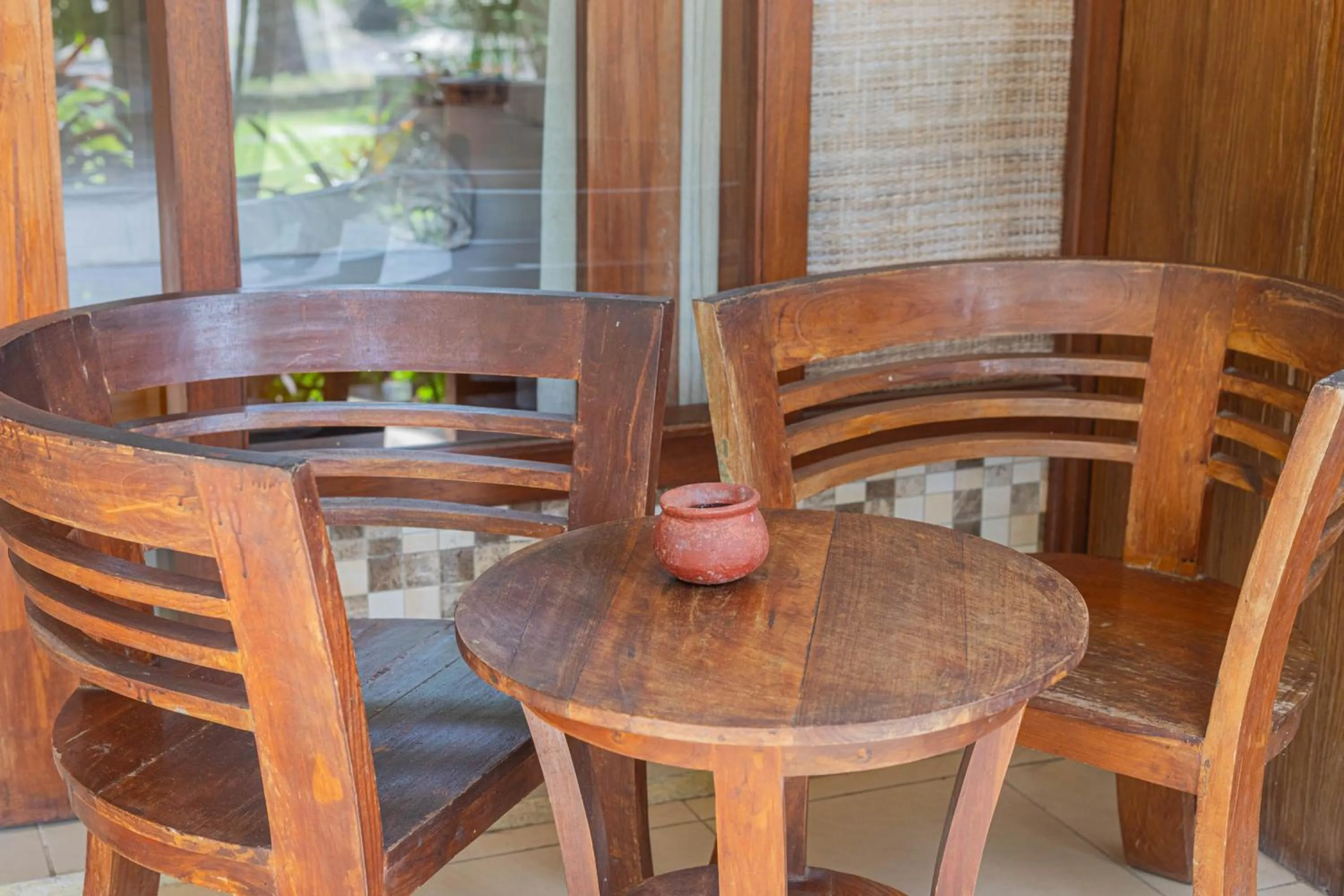 Seating area in Green Asri Hotel