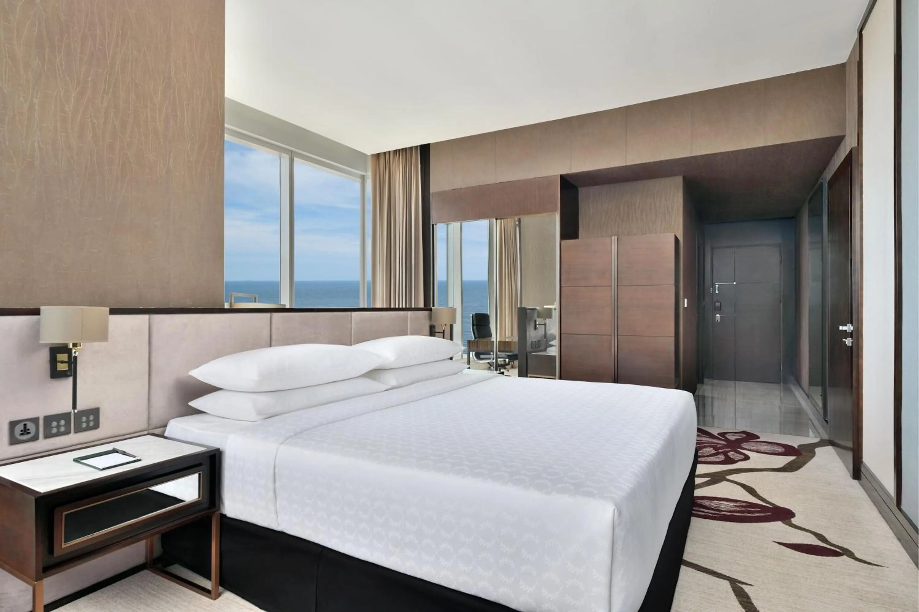 Photo of the whole room, Bed in Sheraton Colombo Hotel