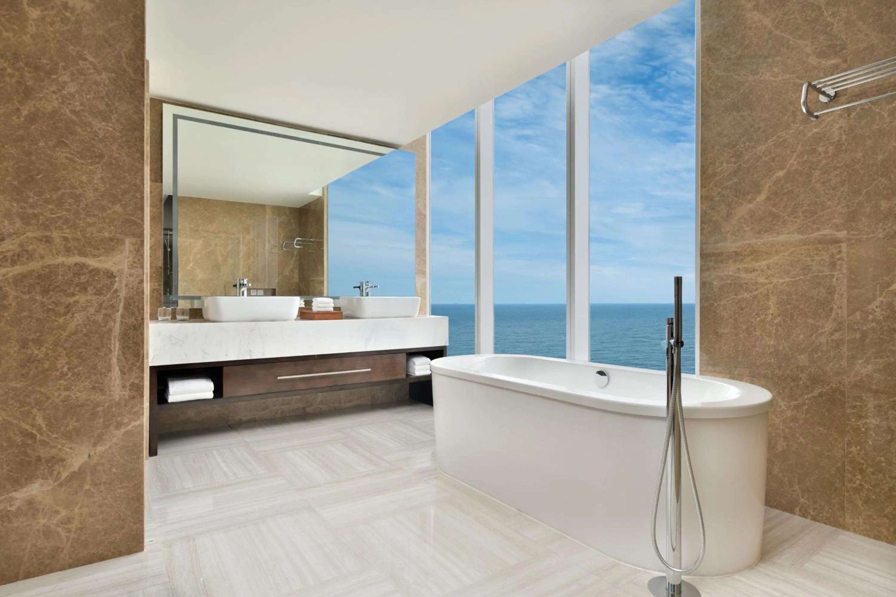 Bedroom in Sheraton Colombo Hotel