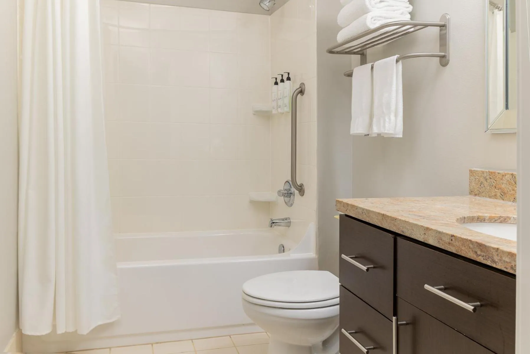 Bathroom in TownePlace Suites by Marriott Monrovia
