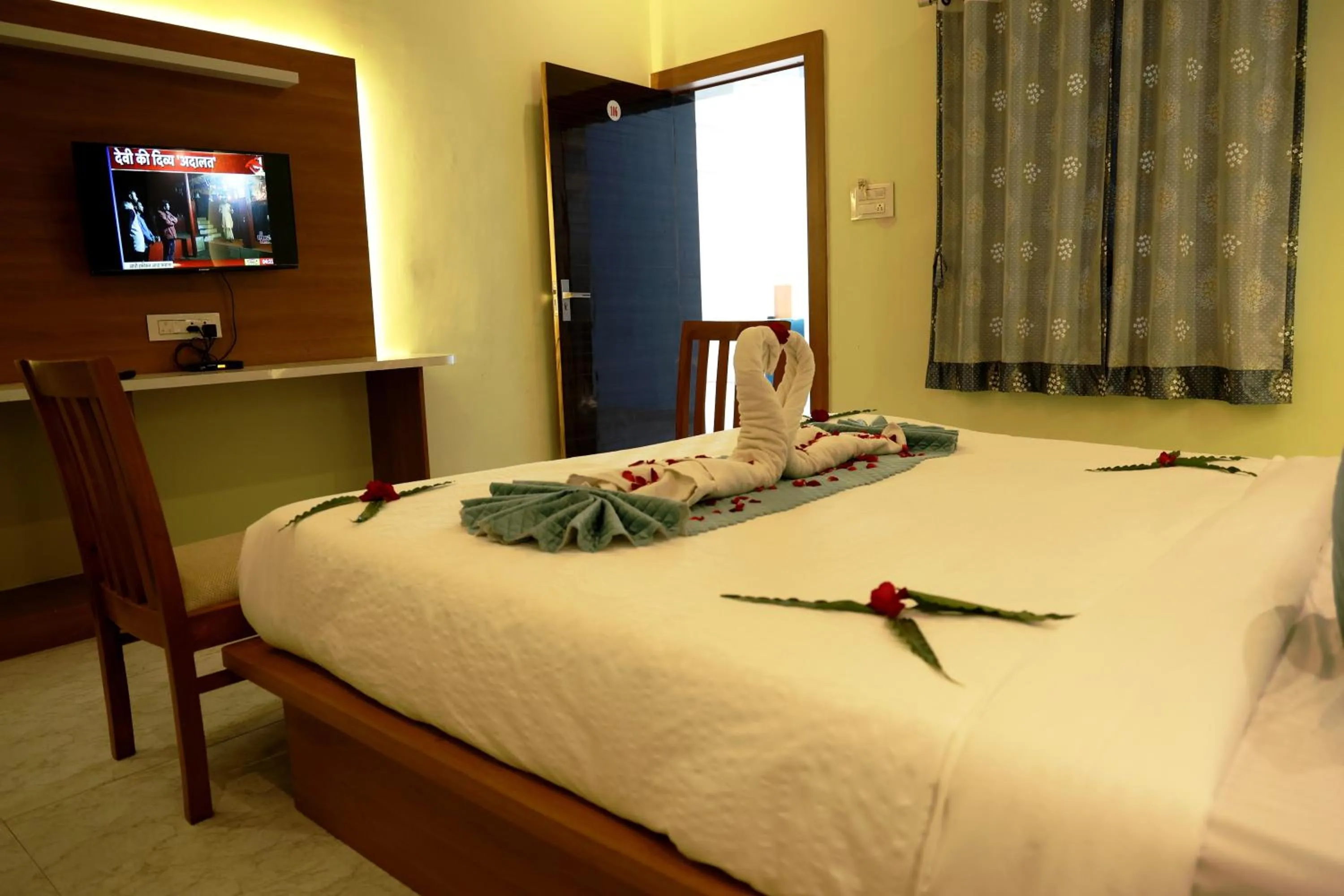 Bed in Savitri Valley Resort A Luxury Resort