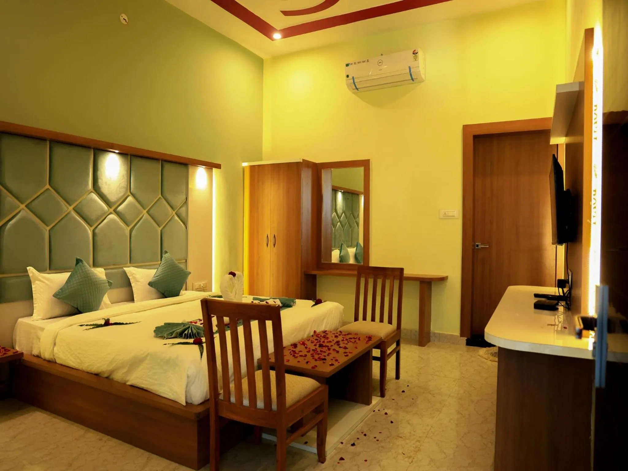 Bed in Savitri Valley Resort A Luxury Resort