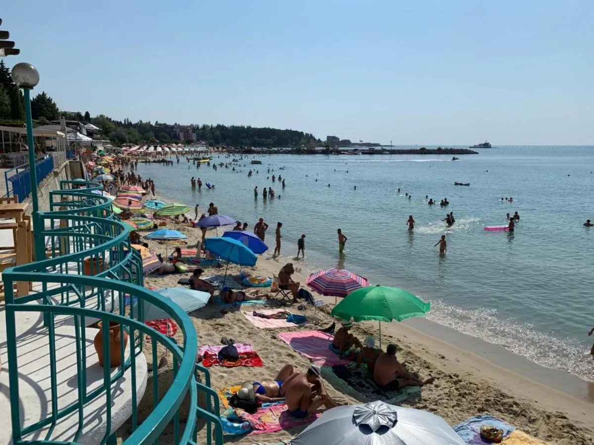 Day in Elizabeth Beach Apartments