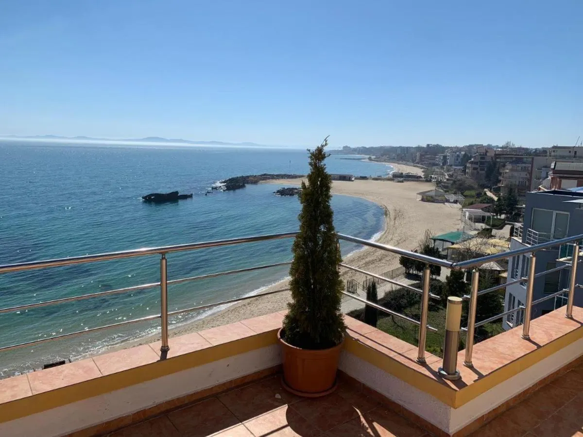 Day in Elizabeth Beach Apartments