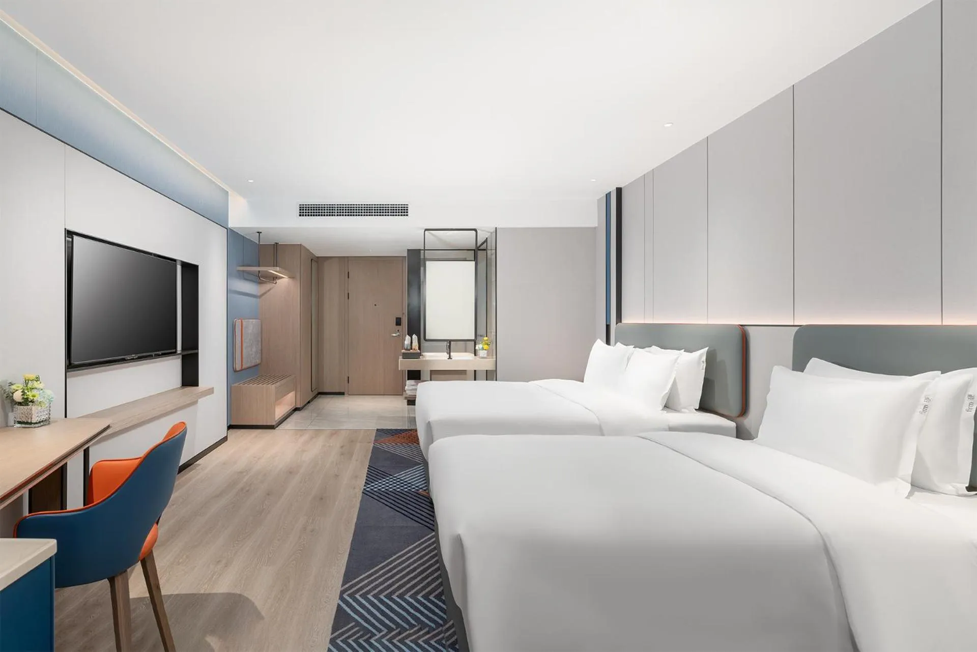 Photo of the whole room, Bed in Holiday Inn Express Changsha Development Zone by IHG
