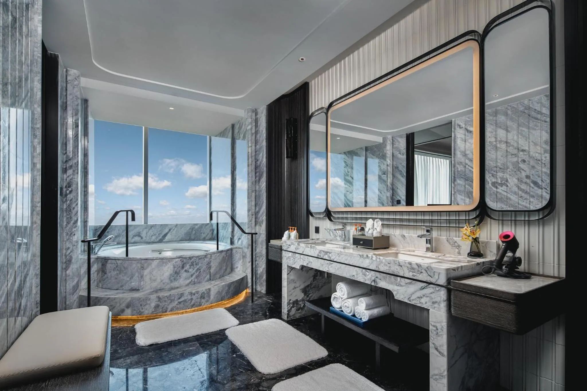 Bedroom in Crowne Plaza Ezhou by IHG