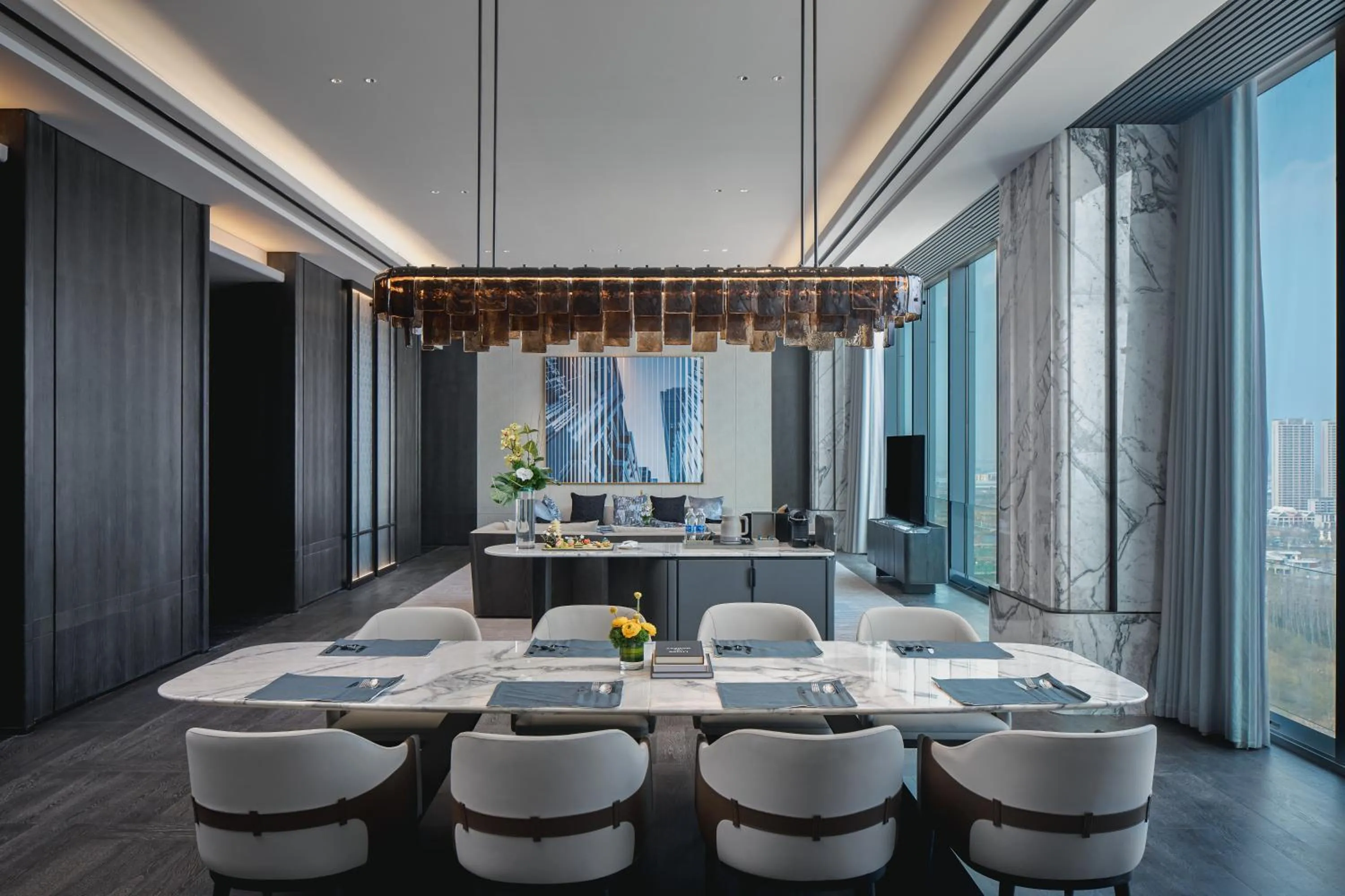 Dining area in Crowne Plaza Ezhou by IHG