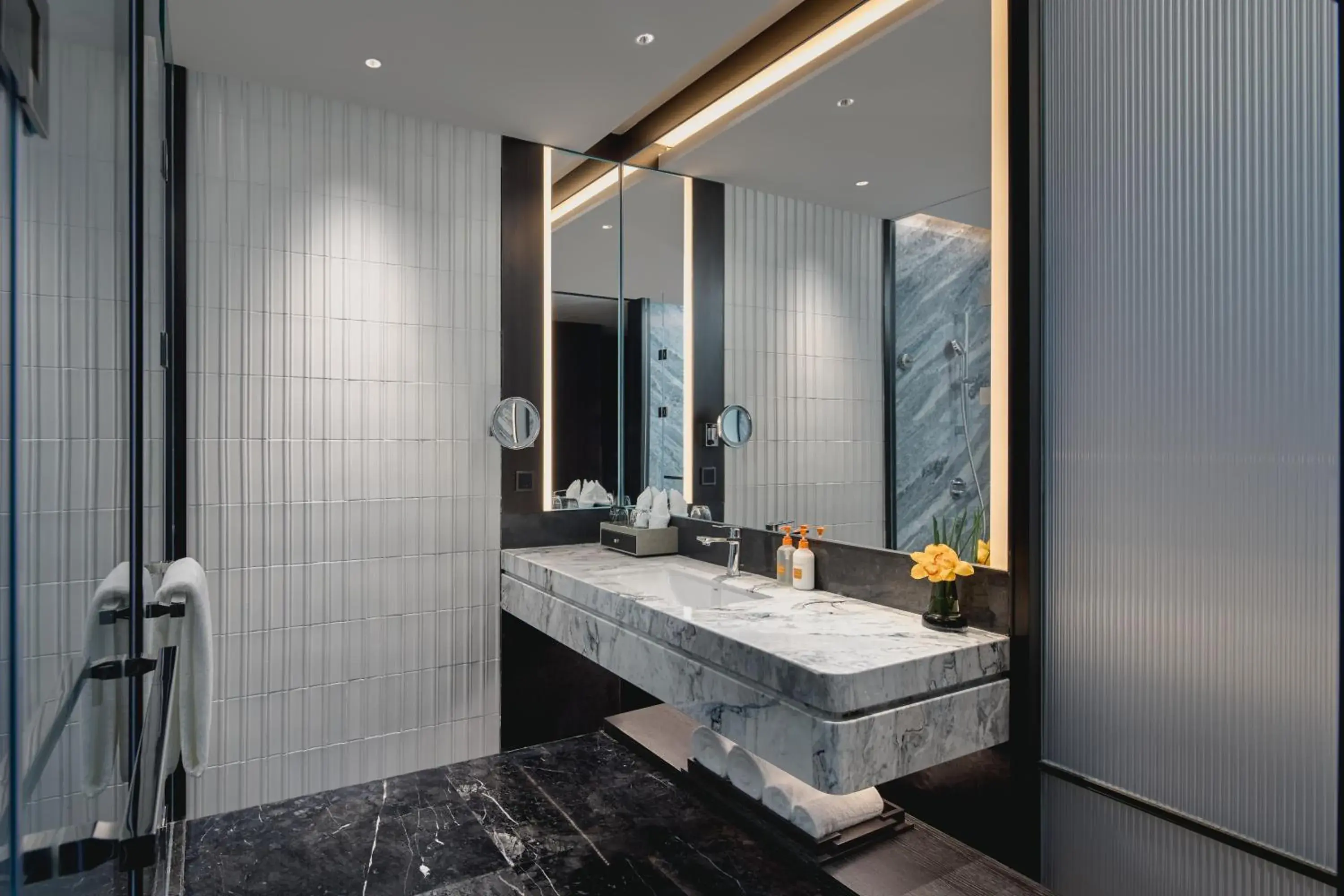 Standard Double Room with Two Double Beds in Crowne Plaza Ezhou by IHG Standard Double Room with Two Double Beds in Crowne Plaza Ezhou by IHG