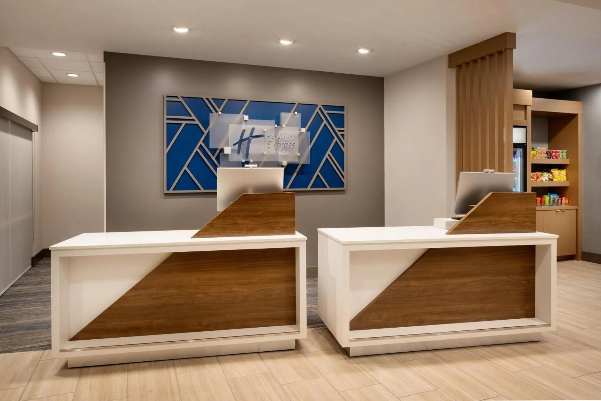 Property building in Holiday Inn Express & Suites Fresno Airport by IHG