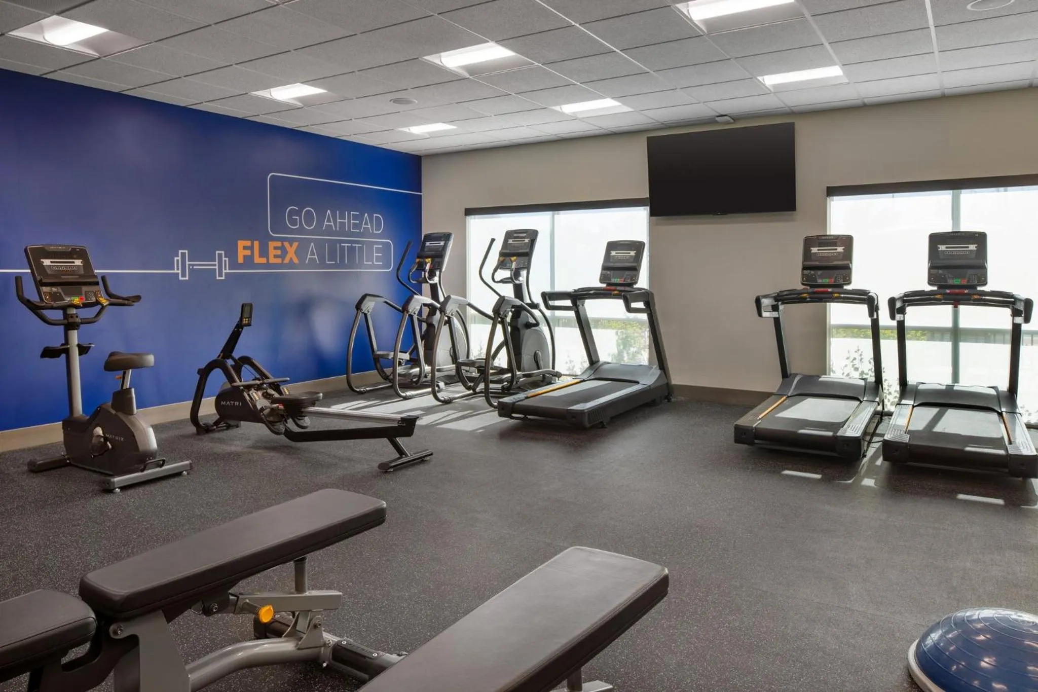 Fitness centre/facilities in Holiday Inn Express & Suites Fresno Airport by IHG