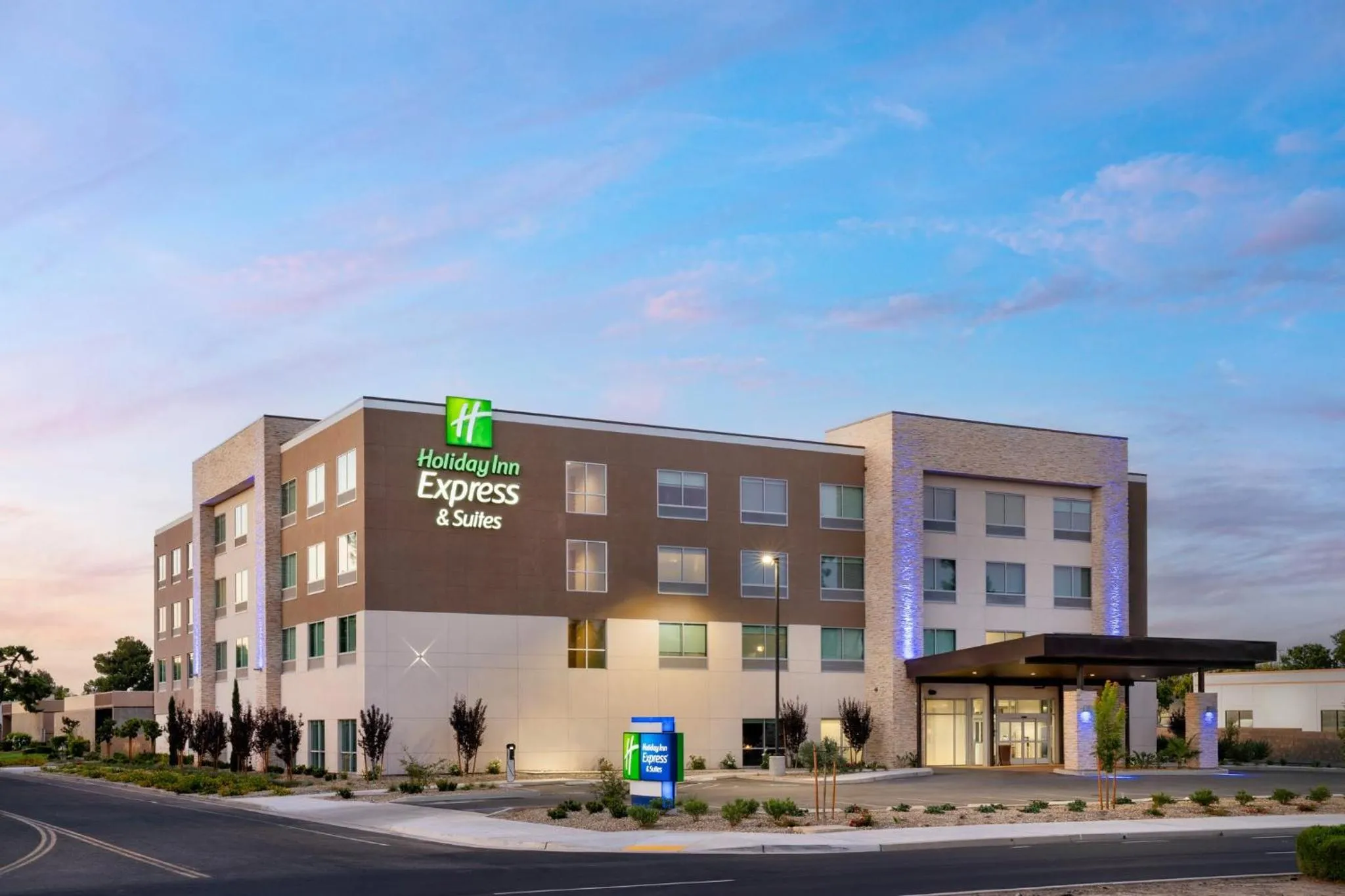 Property building in Holiday Inn Express & Suites Fresno Airport by IHG