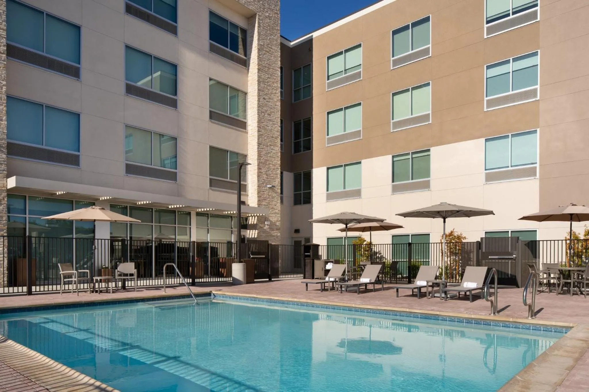 Swimming pool in Holiday Inn Express & Suites Fresno Airport by IHG