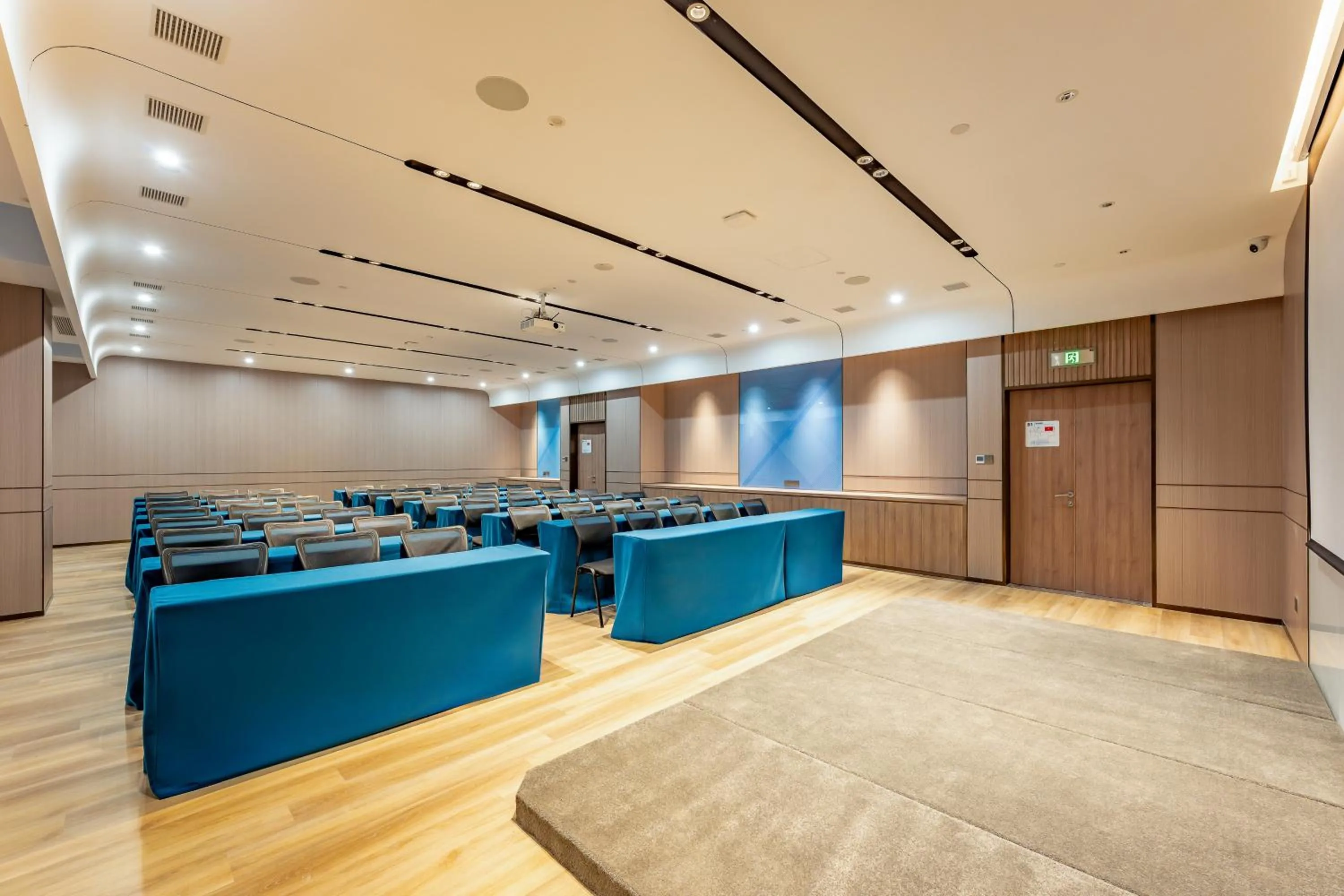 Meeting/conference room in Holiday Inn Express Hefei FTZ by IHG