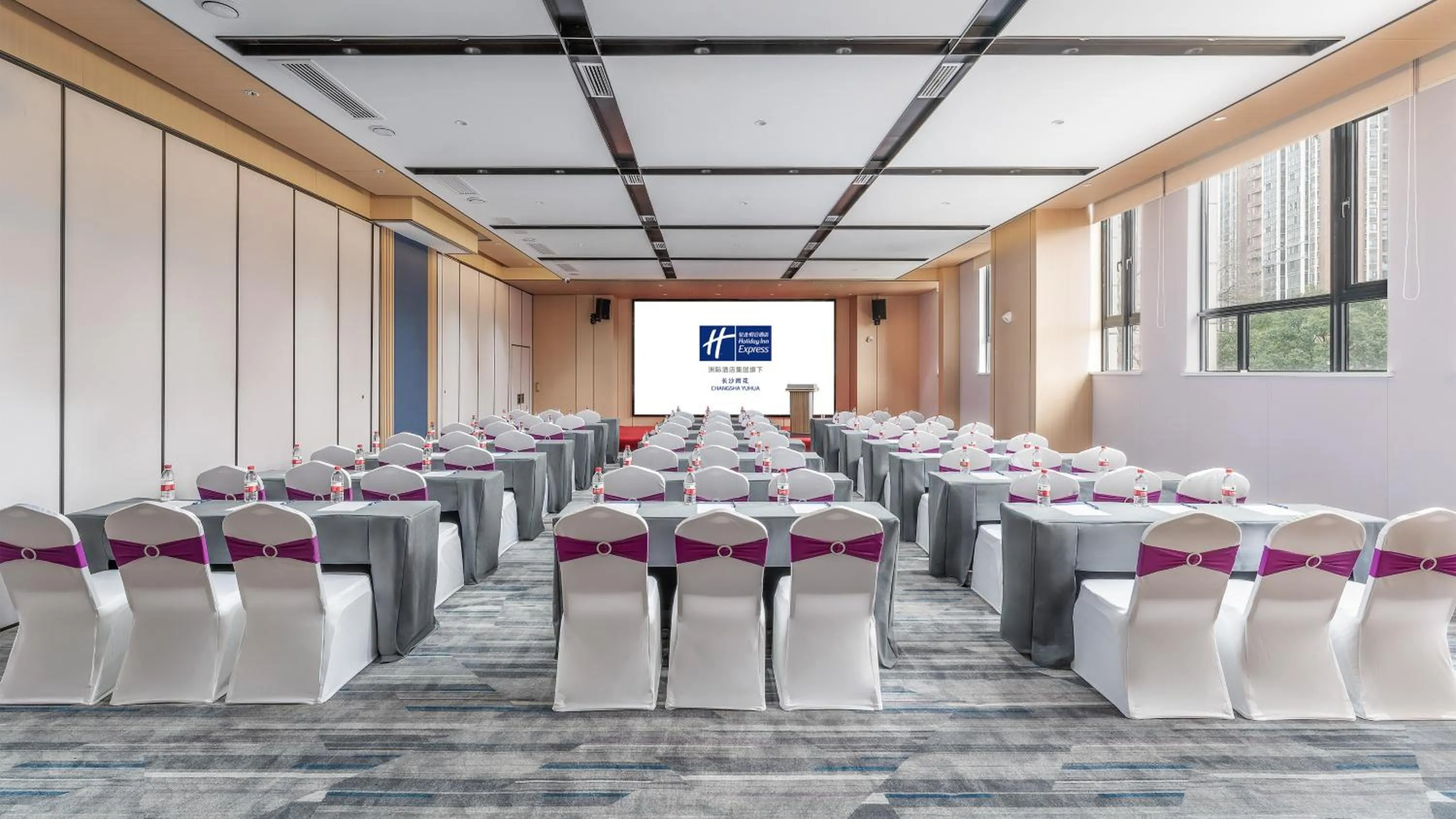 Meeting/conference room in Holiday Inn Express Changsha Yuhua by IHG