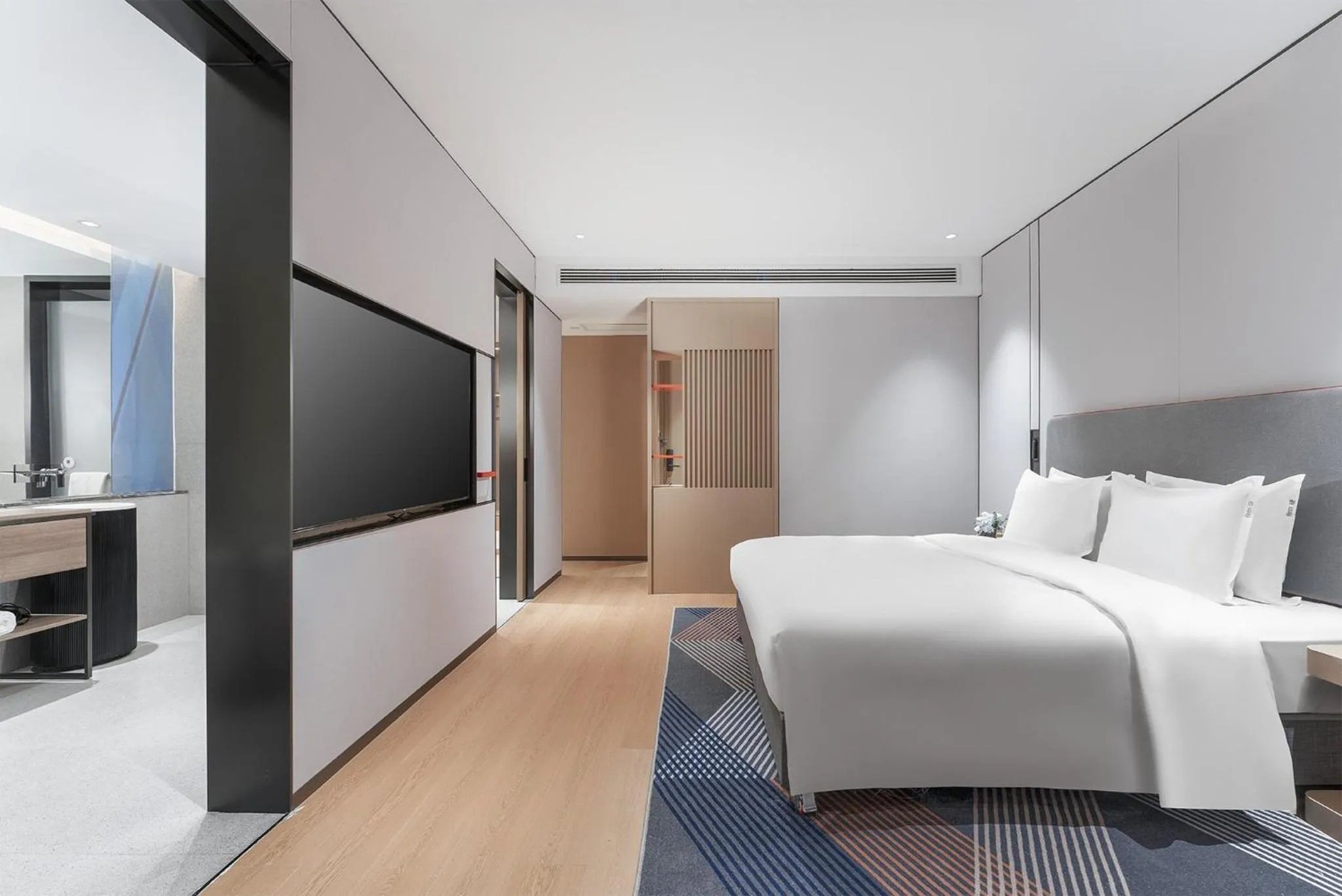 Photo of the whole room, Bed in Holiday Inn Express Changsha Yuhua by IHG