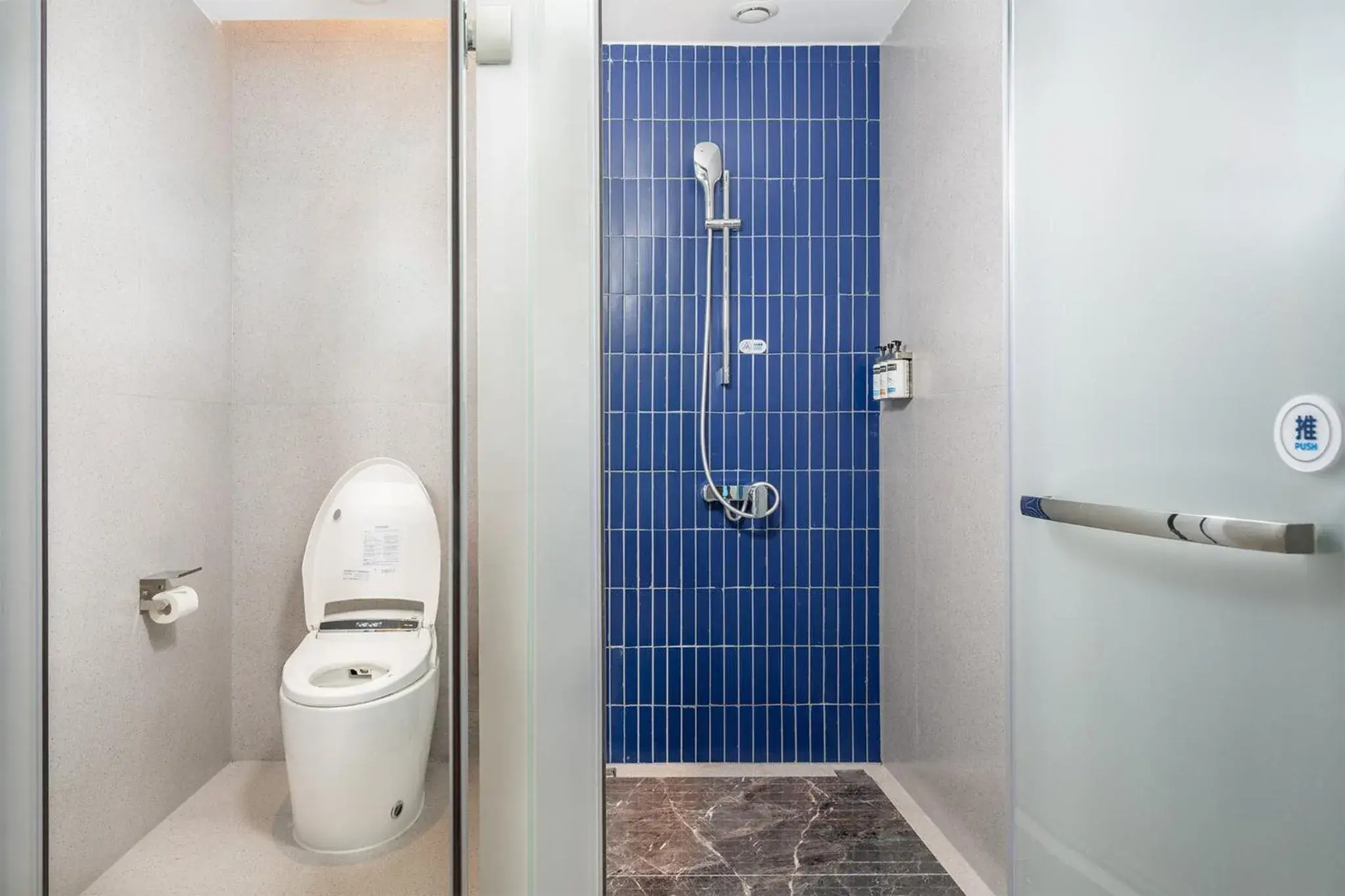 Standard King Room in Holiday Inn Express Changsha Yuhua by IHG Standard King Room in Holiday Inn Express Changsha Yuhua by IHG