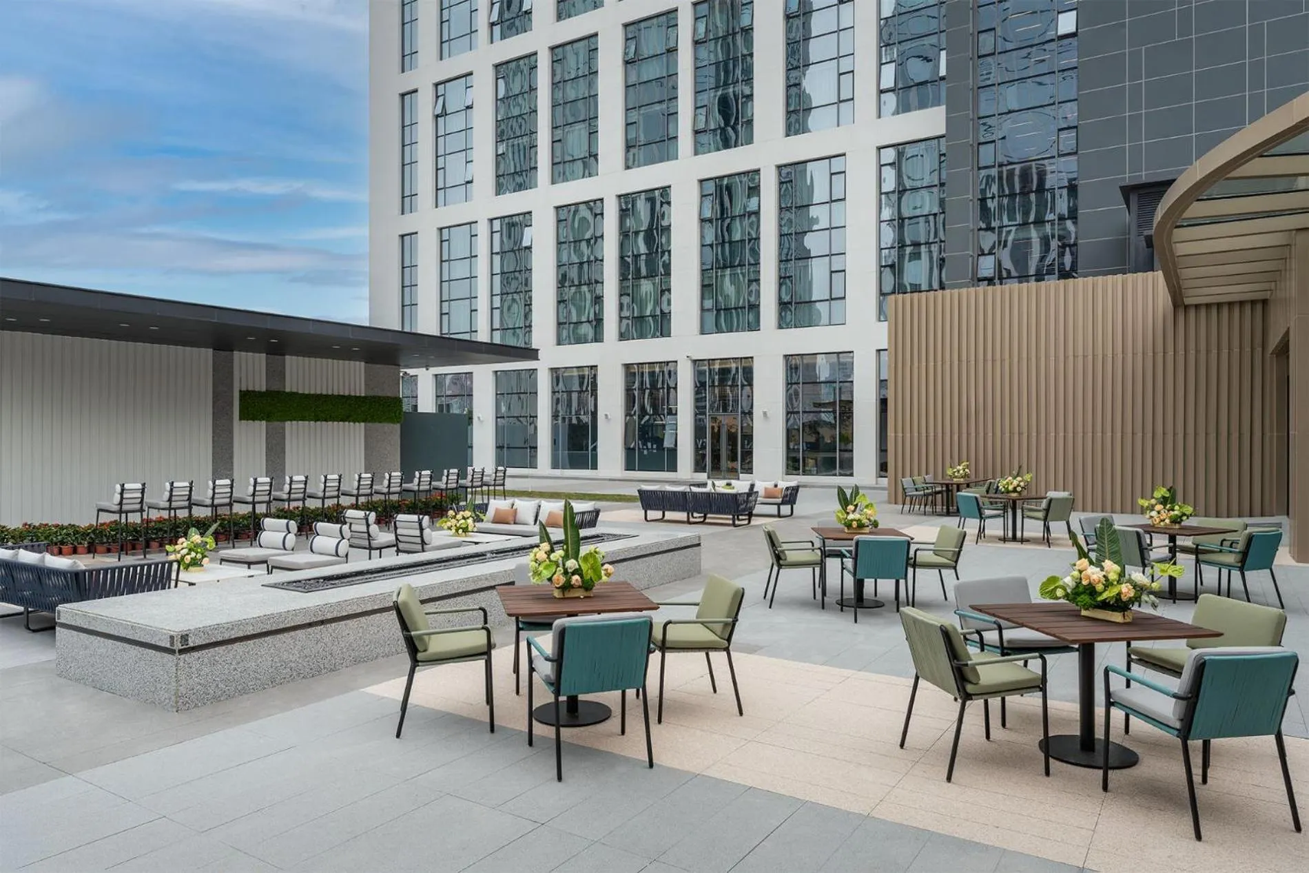 Restaurant/places to eat in EVEN Hotel Zhongshan City Center by IHG