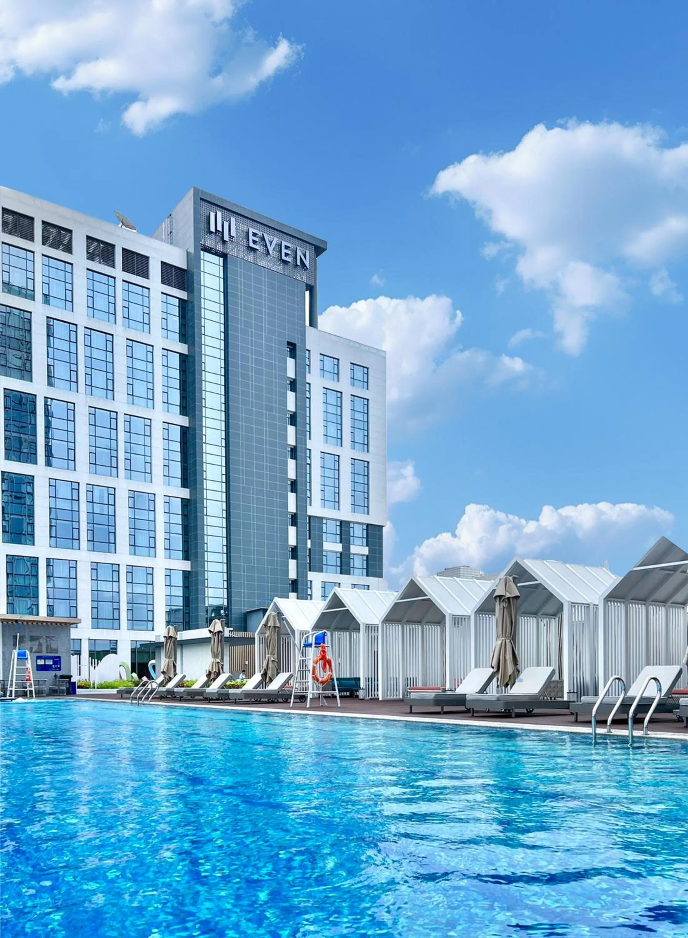 Swimming pool in EVEN Hotel Zhongshan City Center by IHG