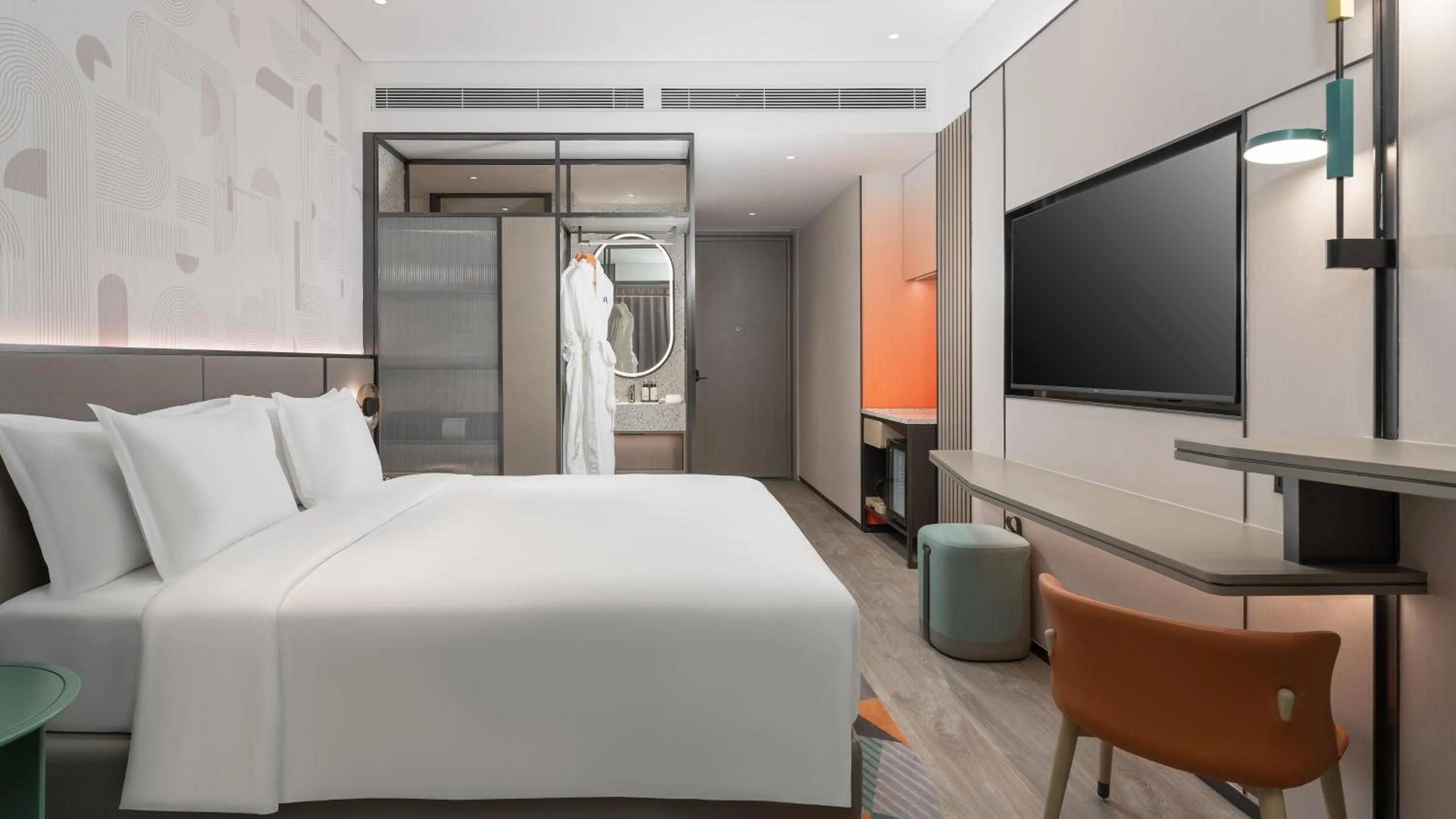 Photo of the whole room, Bed in EVEN Hotel Zhongshan City Center by IHG