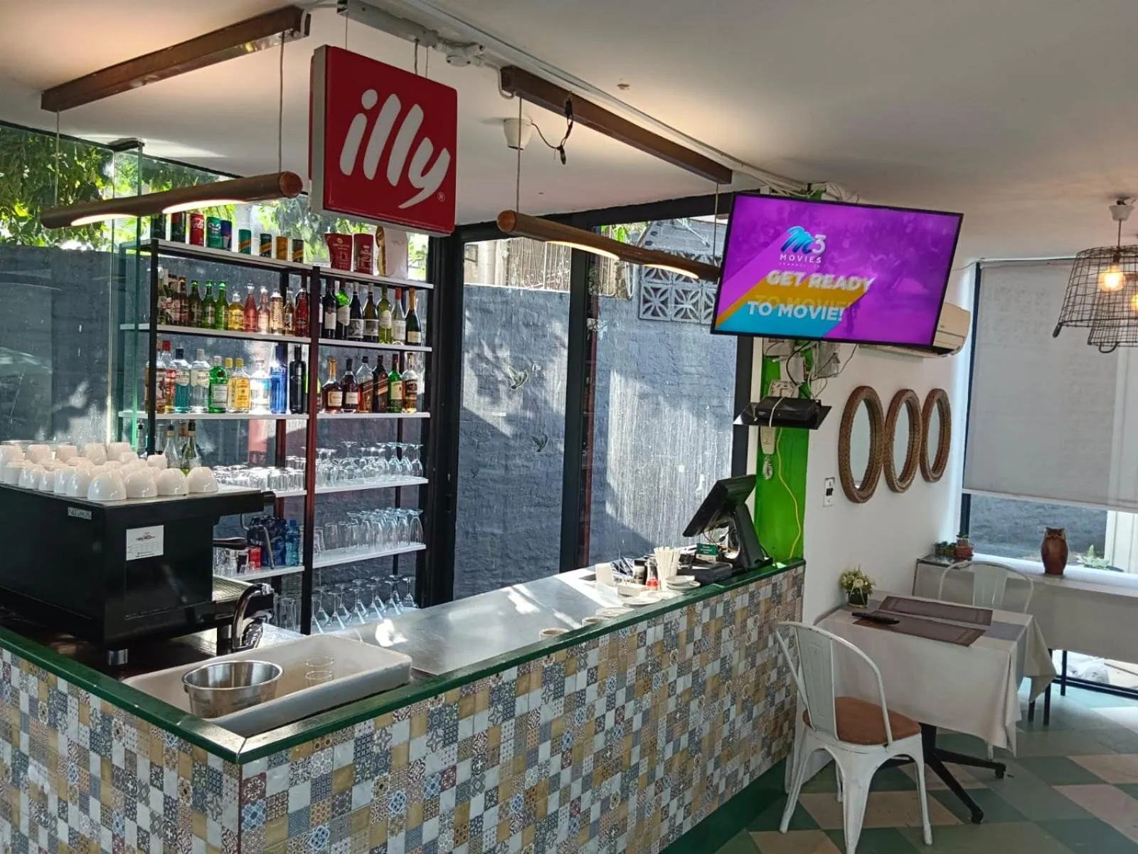 Restaurant/places to eat in concierge hotel