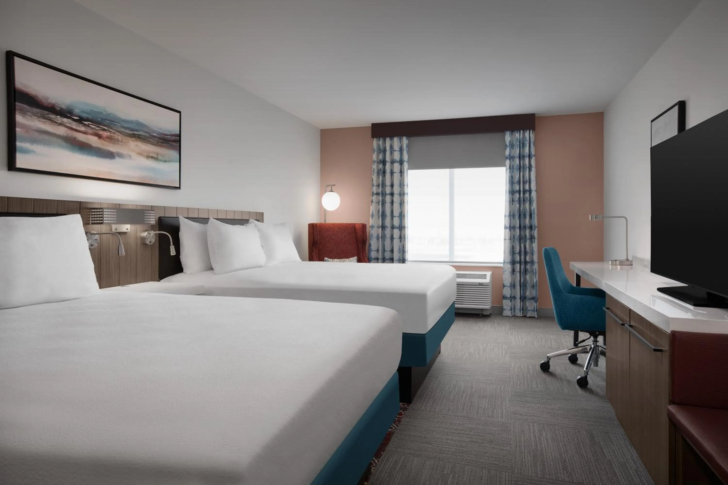 Bed in Hilton Garden Inn Denver Airport Tower Road