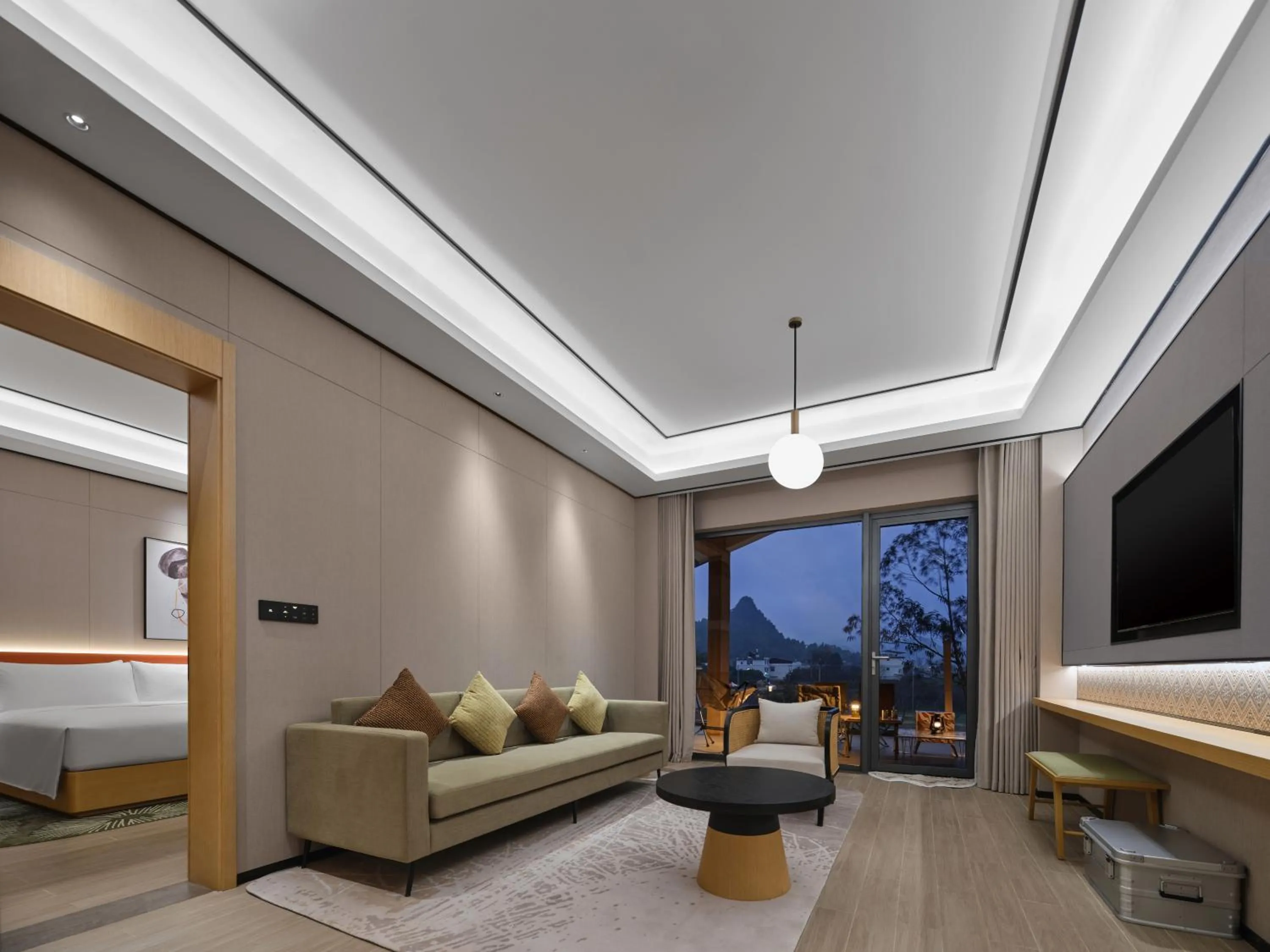 Photo of the whole room, Bed in Hilton Garden Inn Guilin Yangshuo