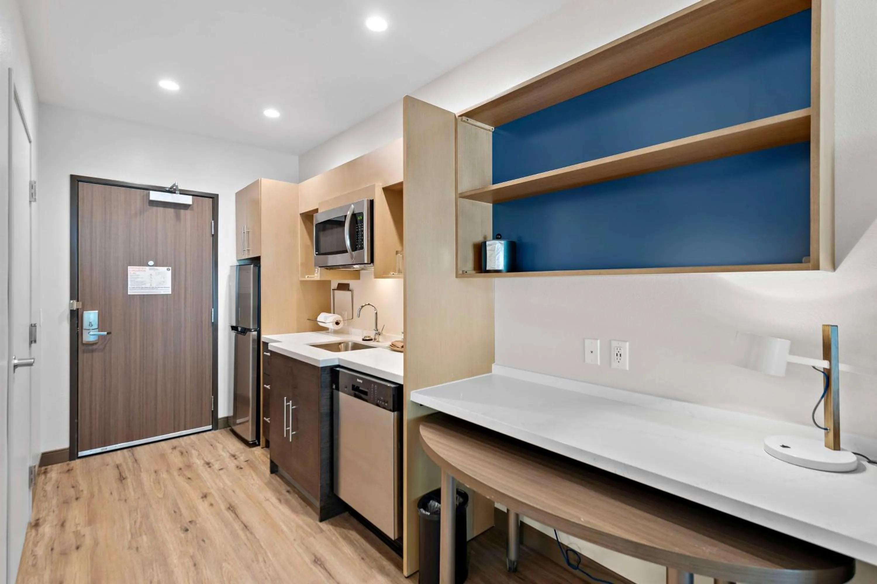 Kitchen or kitchenette in Home2 Suites By Hilton Big Bear Lake