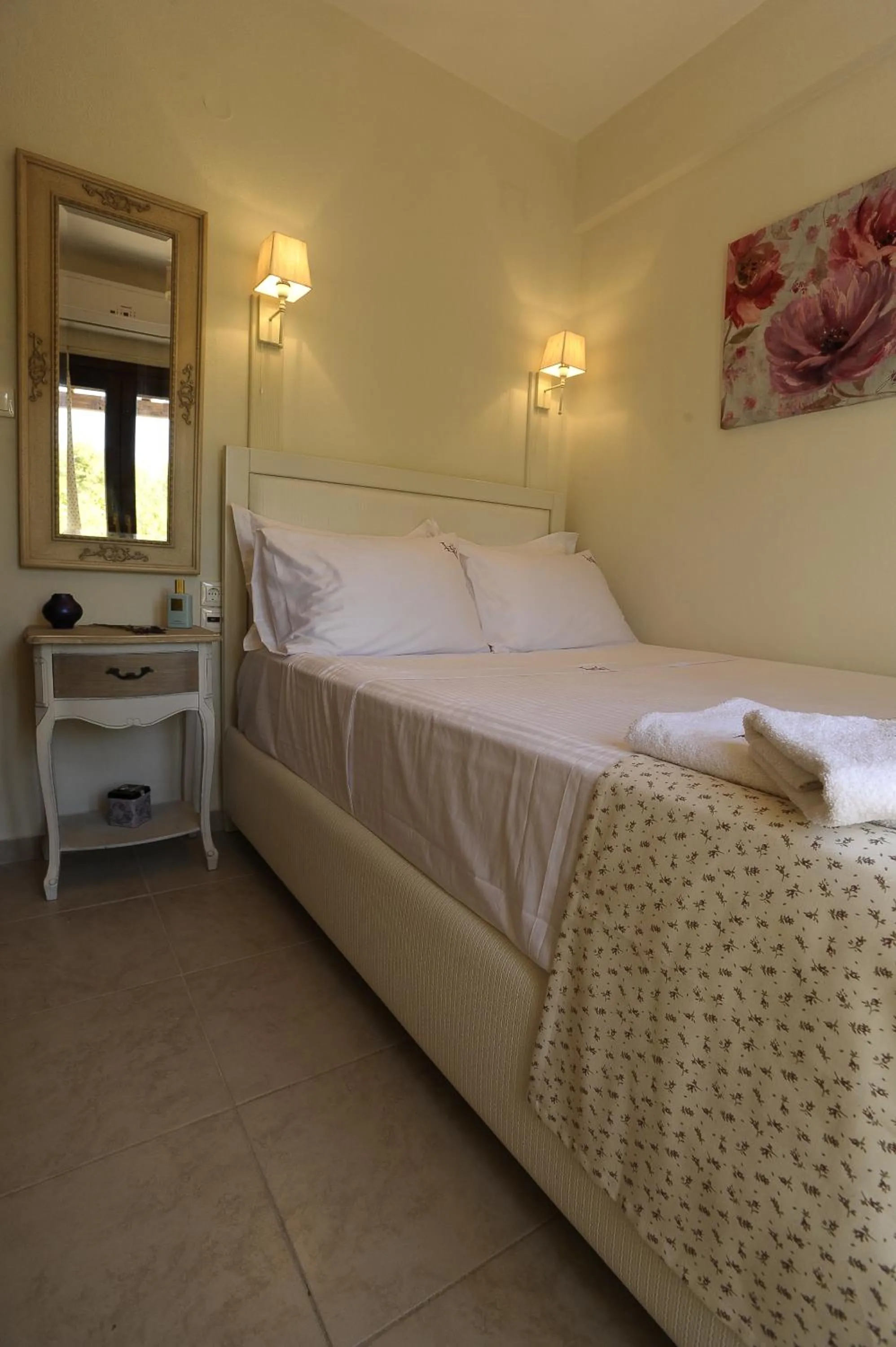 Photo of the whole room, Bed in Levantes Villas