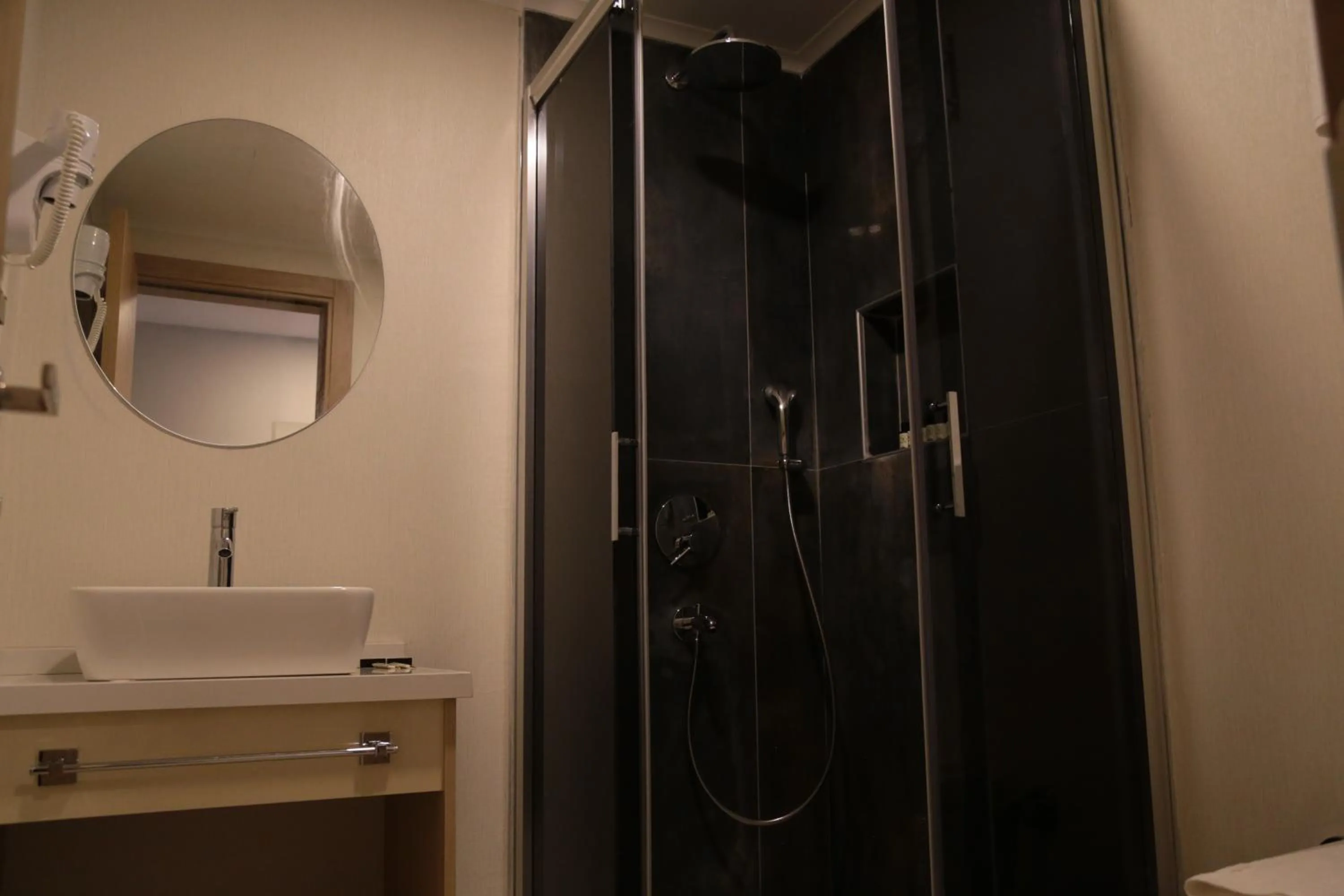 Shower in Güllük Uno Elegance Otel