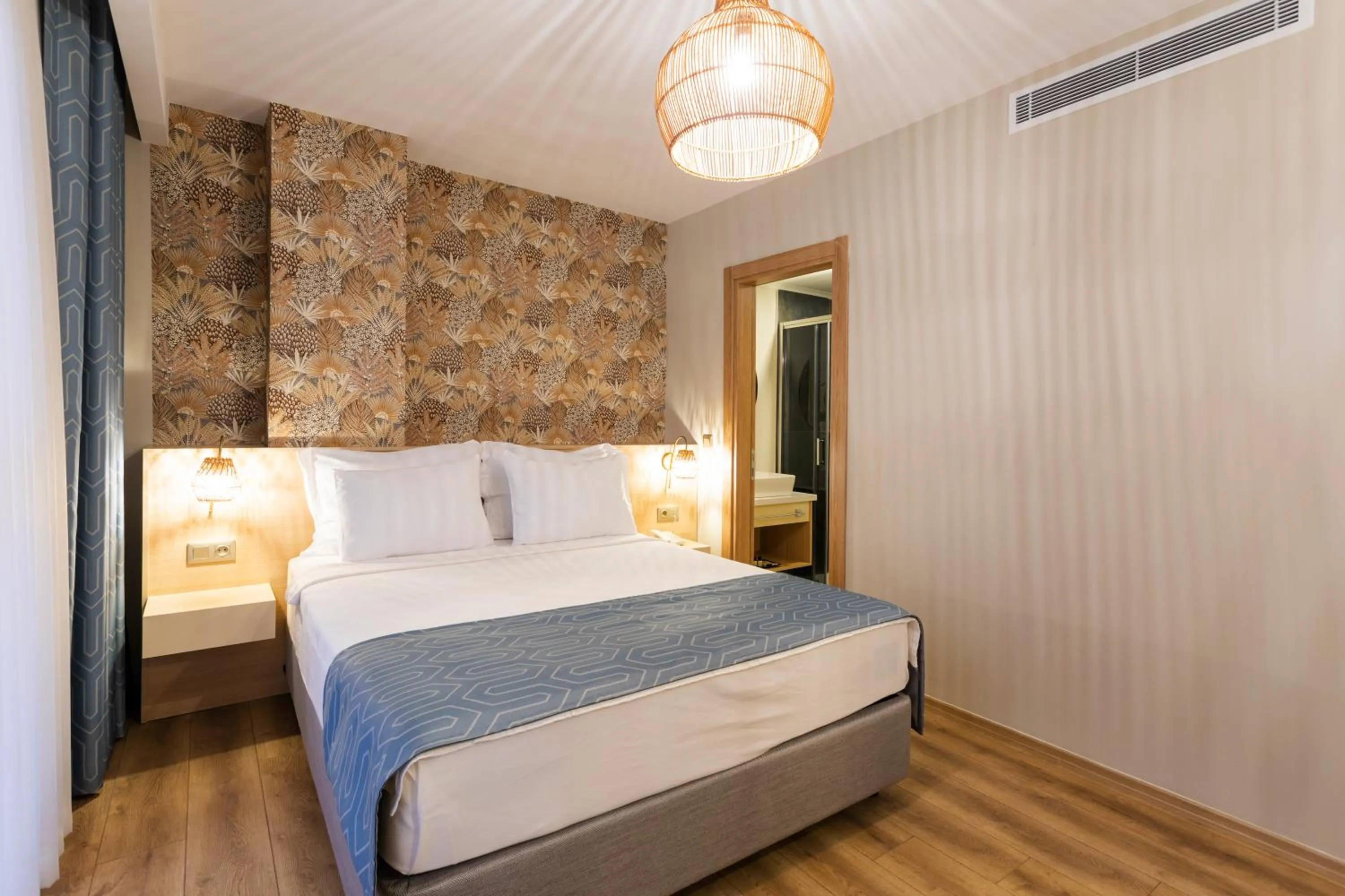 Bedroom, Bed in Güllük Uno Elegance Otel