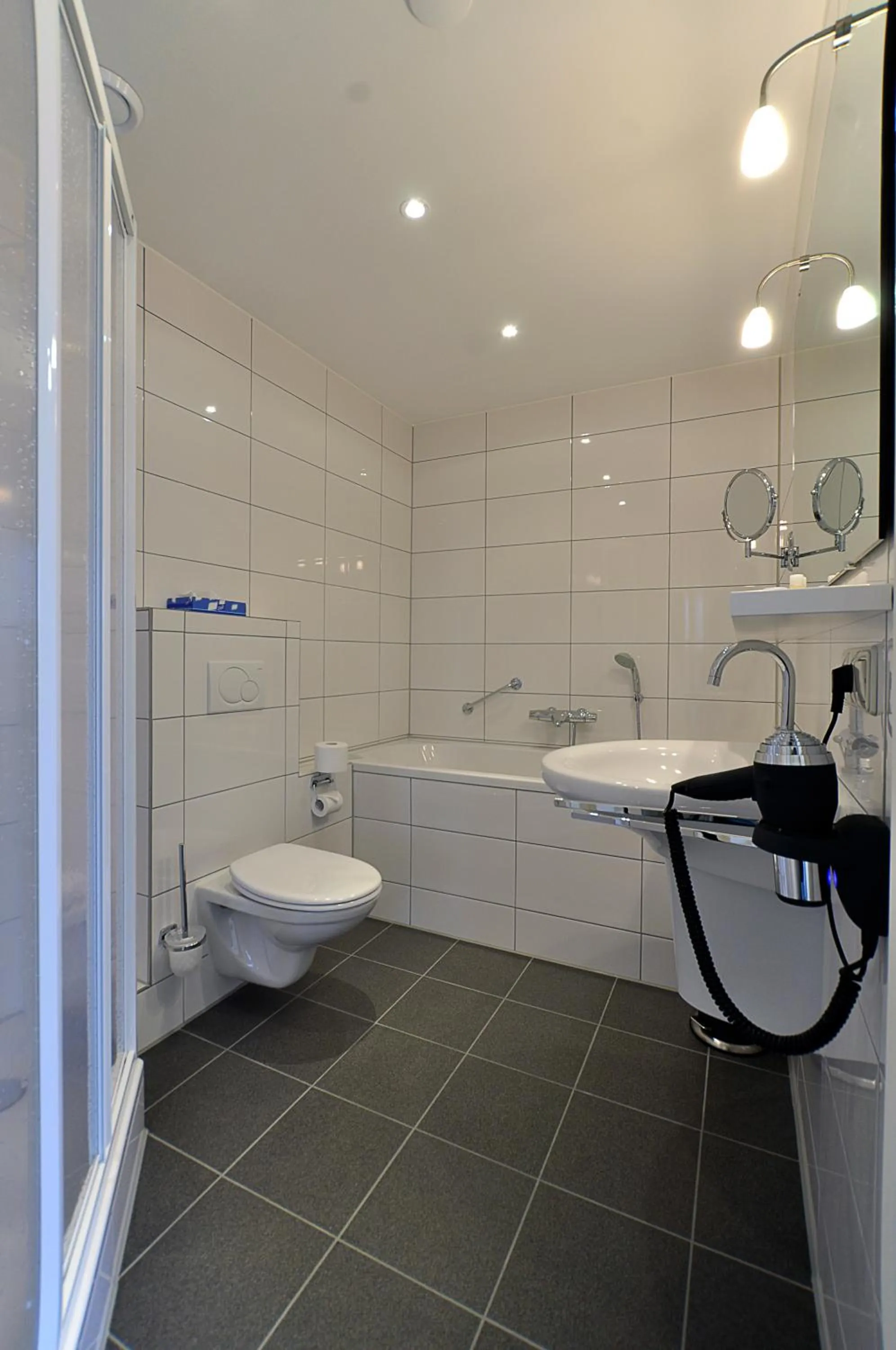 Shower in Hotel Op Diek