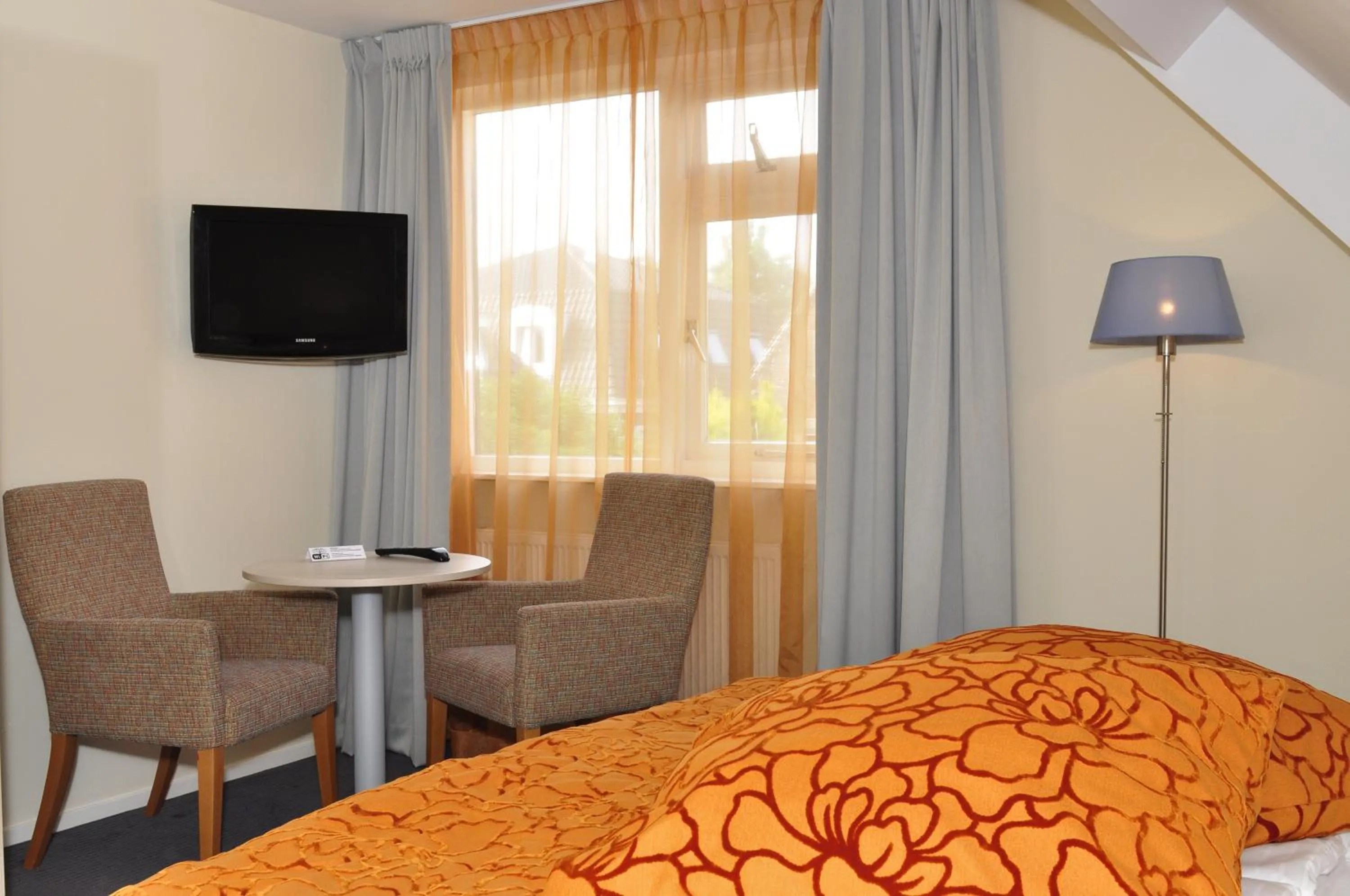 TV and multimedia, Bed in Hotel Op Diek