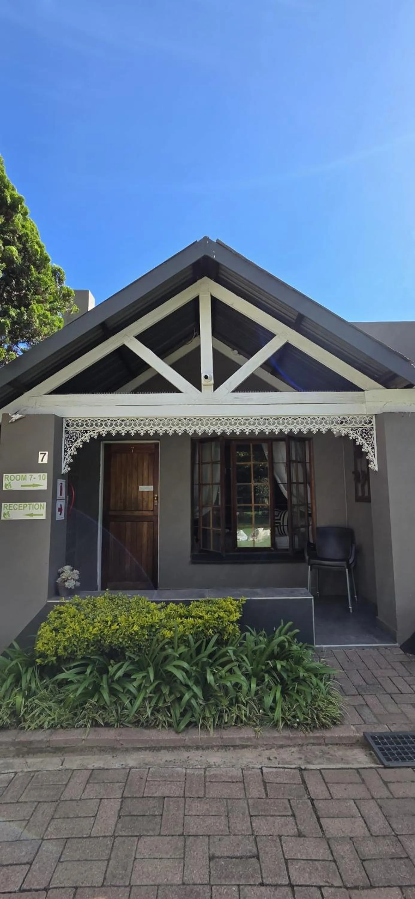 Property building in Bo Kamer Guesthouse