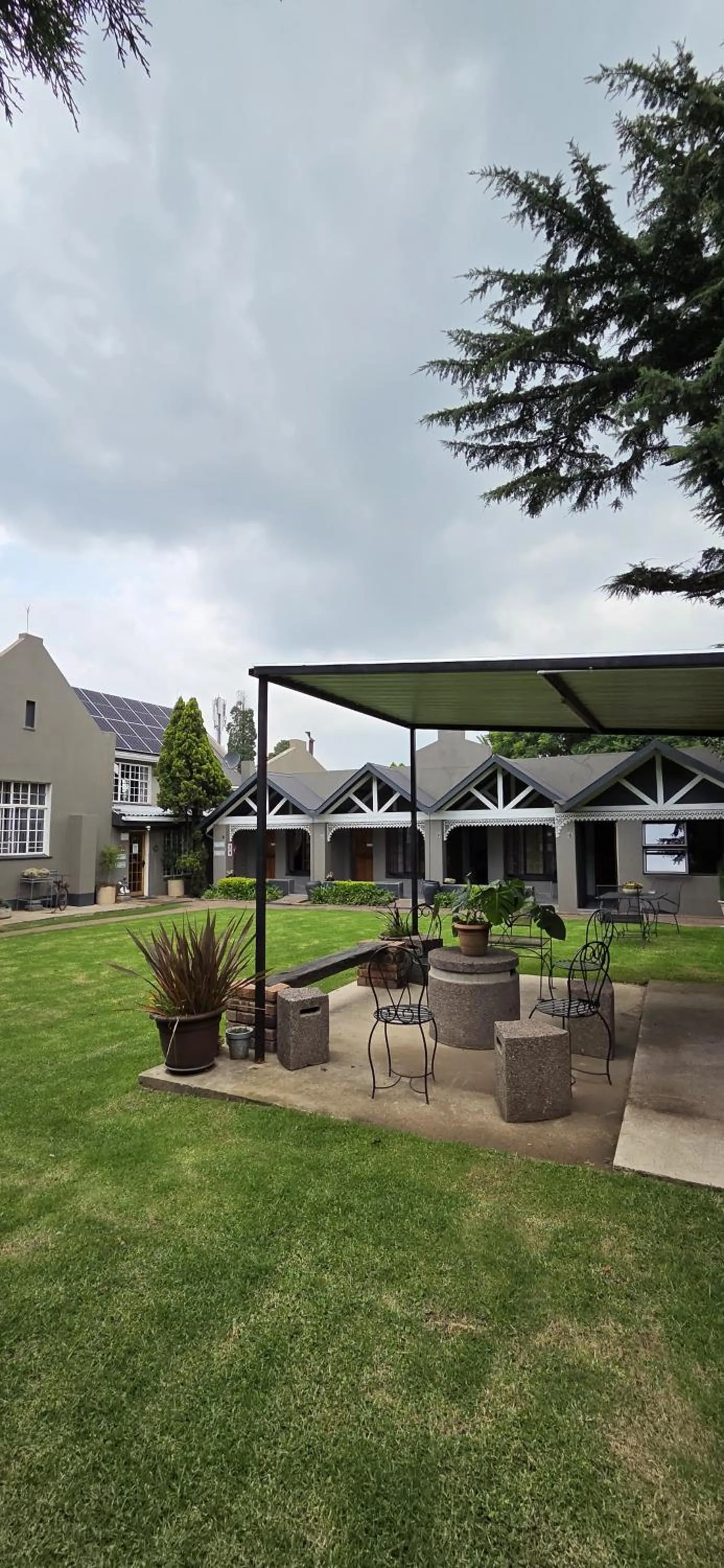 Property building in Bo Kamer Guesthouse