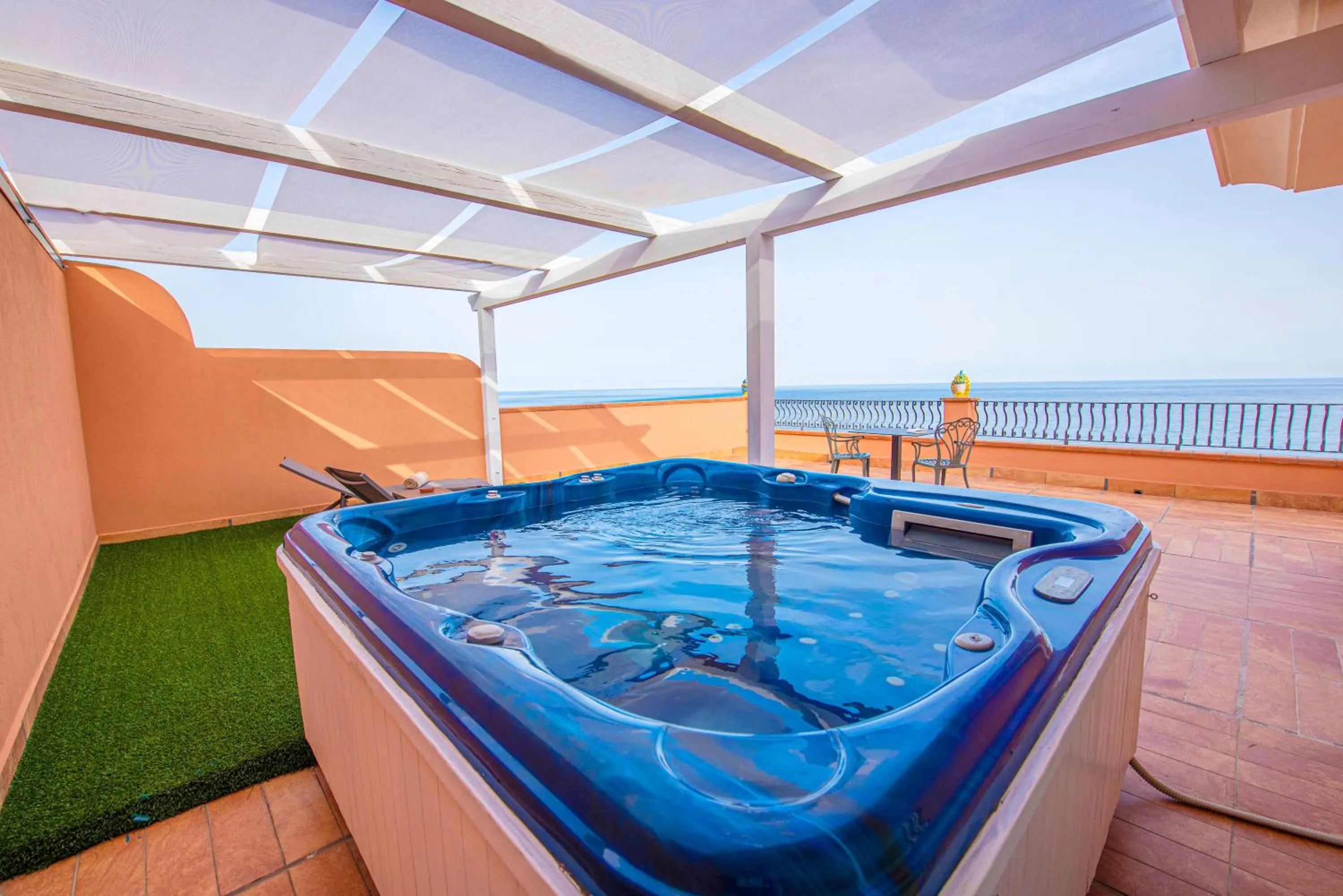 Hot Tub in Baia Taormina - CDSHotels