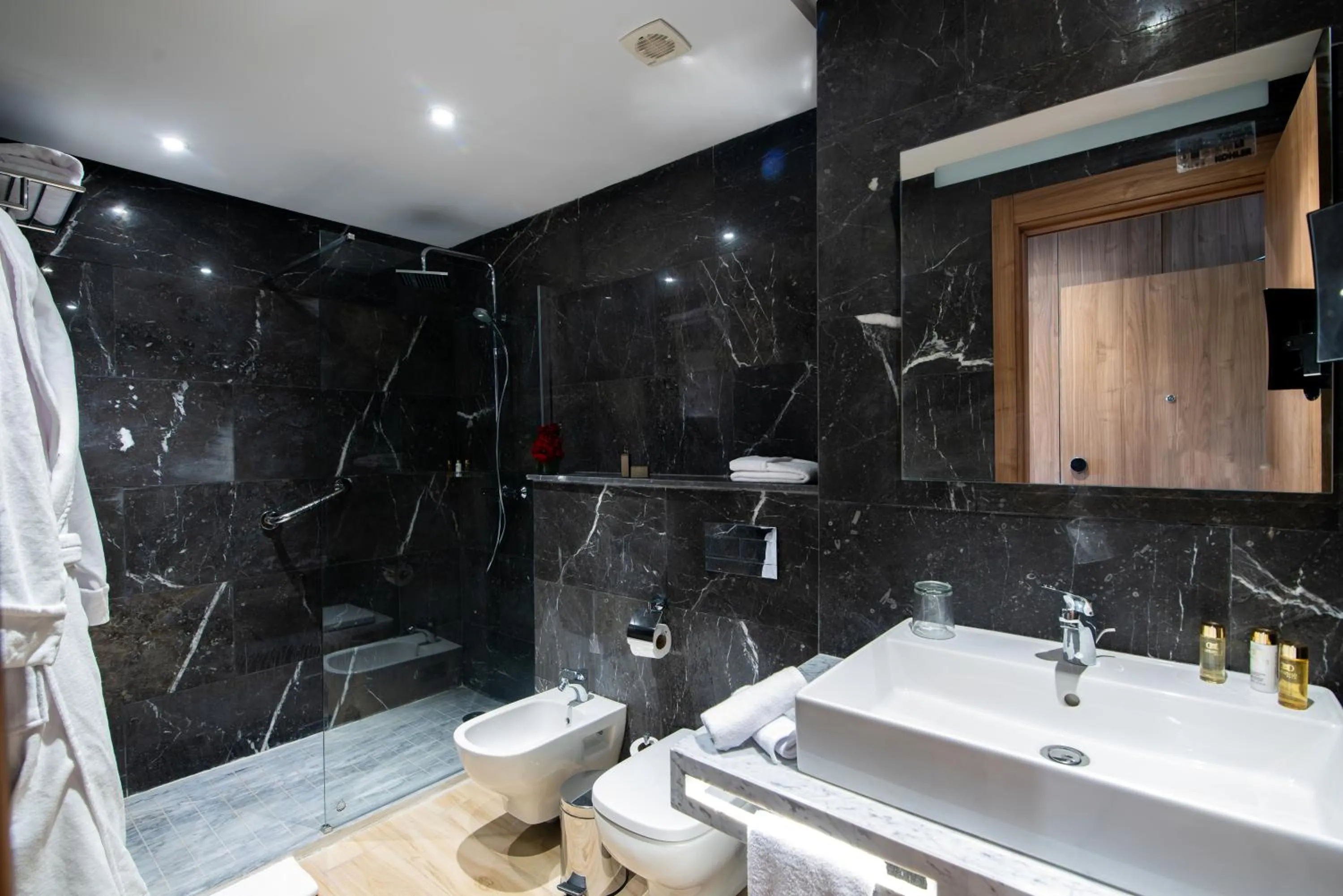 Shower in Dominium Palace