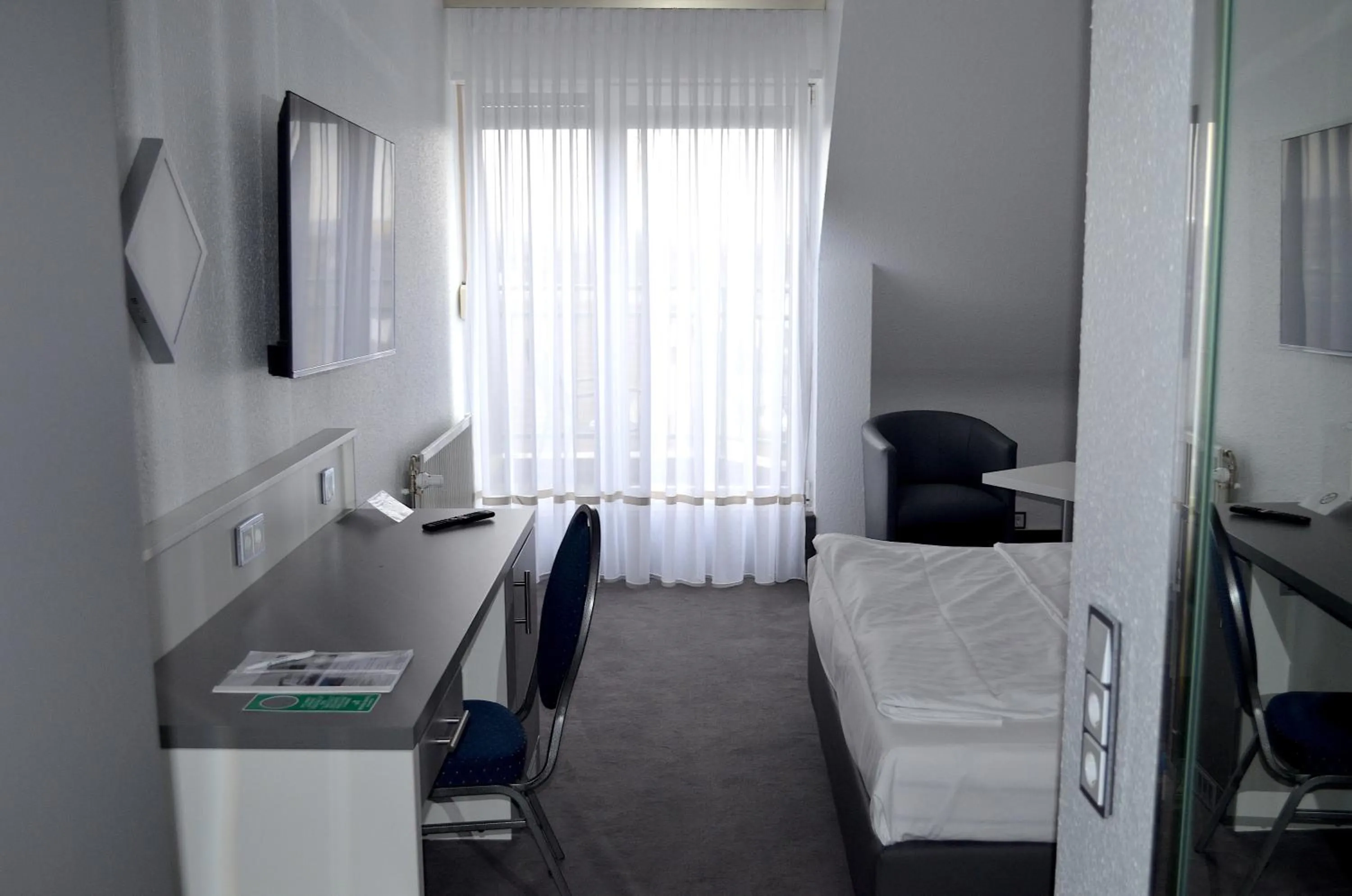 Photo of the whole room, Bed in Weber Hotel Mannheim