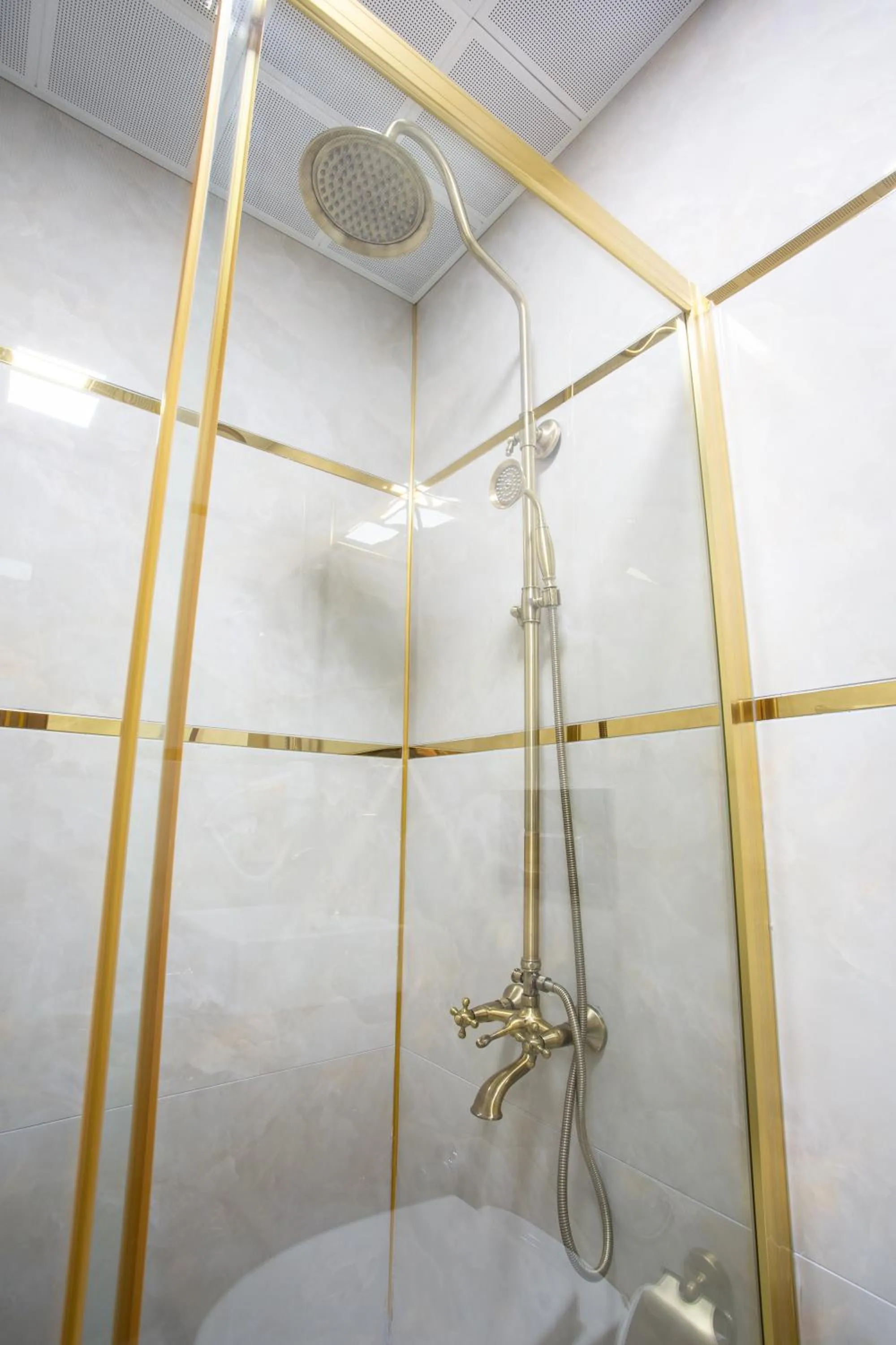 Shower in Sayina Hotel