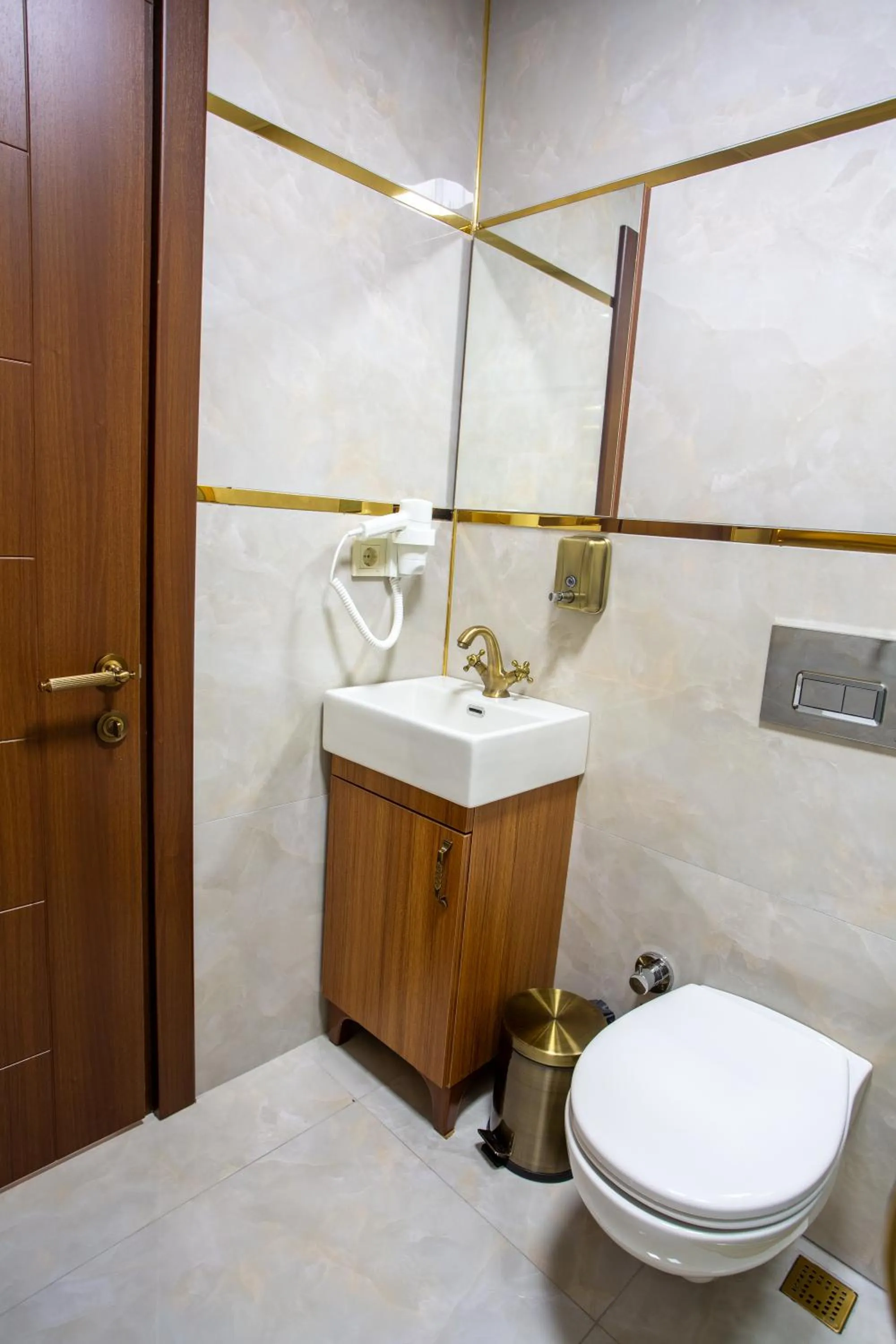 Shower in Sayina Hotel